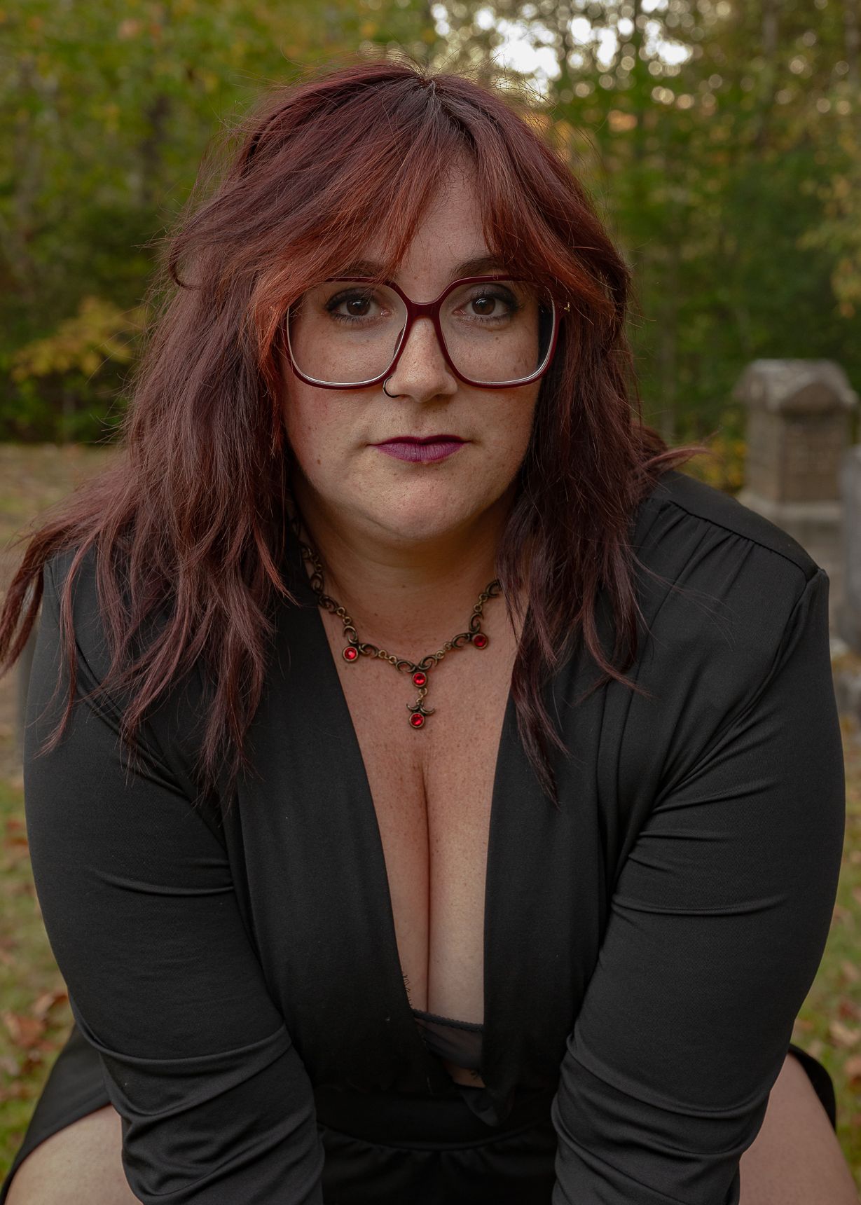 Portrait de femme en lumière naturelle lors d’une séance de transformation en Estrie