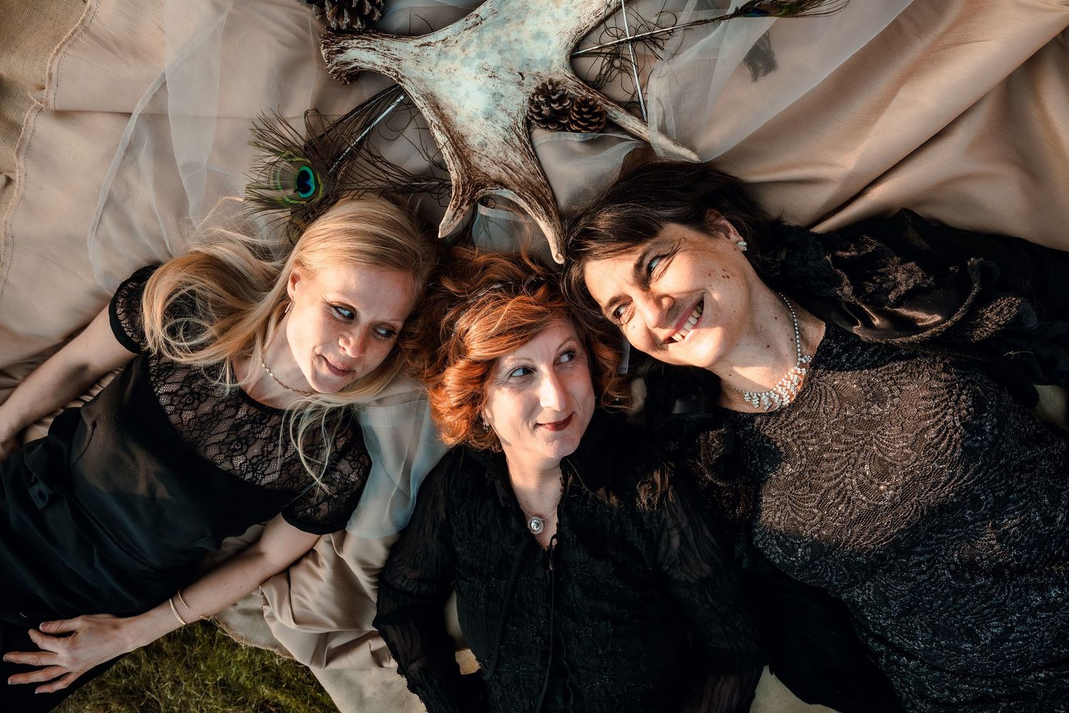 Portrait groupe trio musical FAH – Shooting artistique cinématographique – Thomas Denaveaut photographe Côte d'Opale