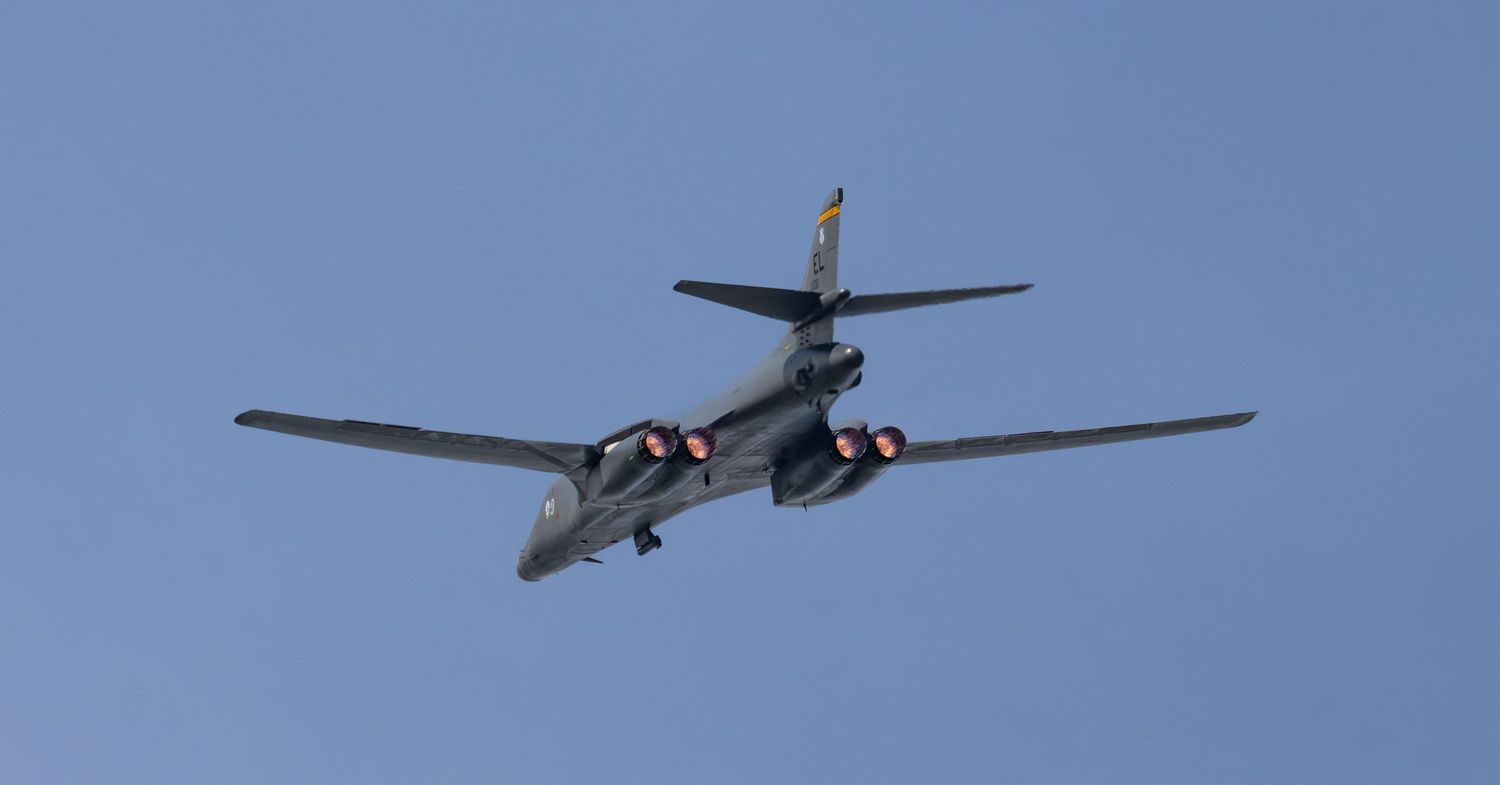 Back view B-1 Lancer flying