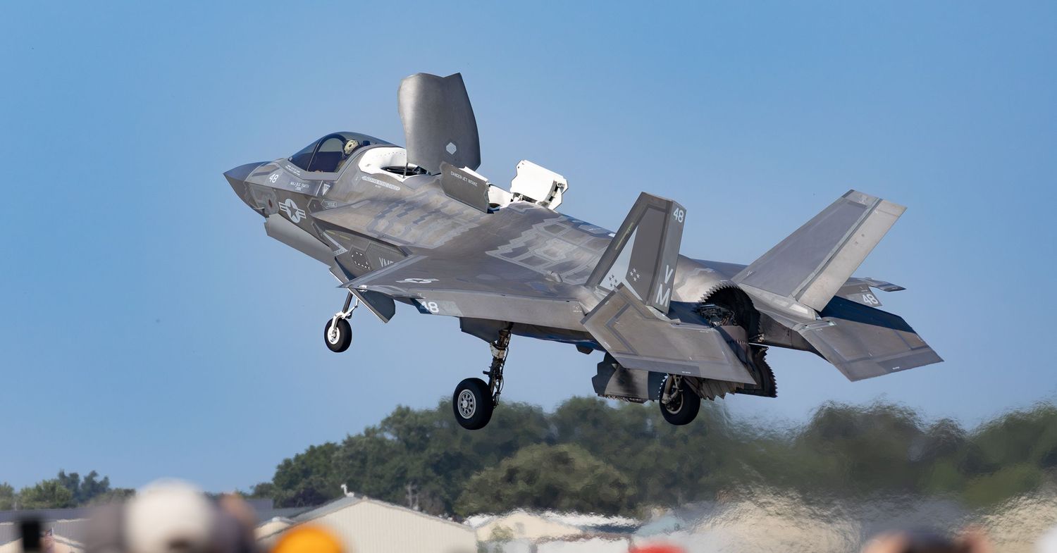 F-35 Lightning taking of at EAA Airventure