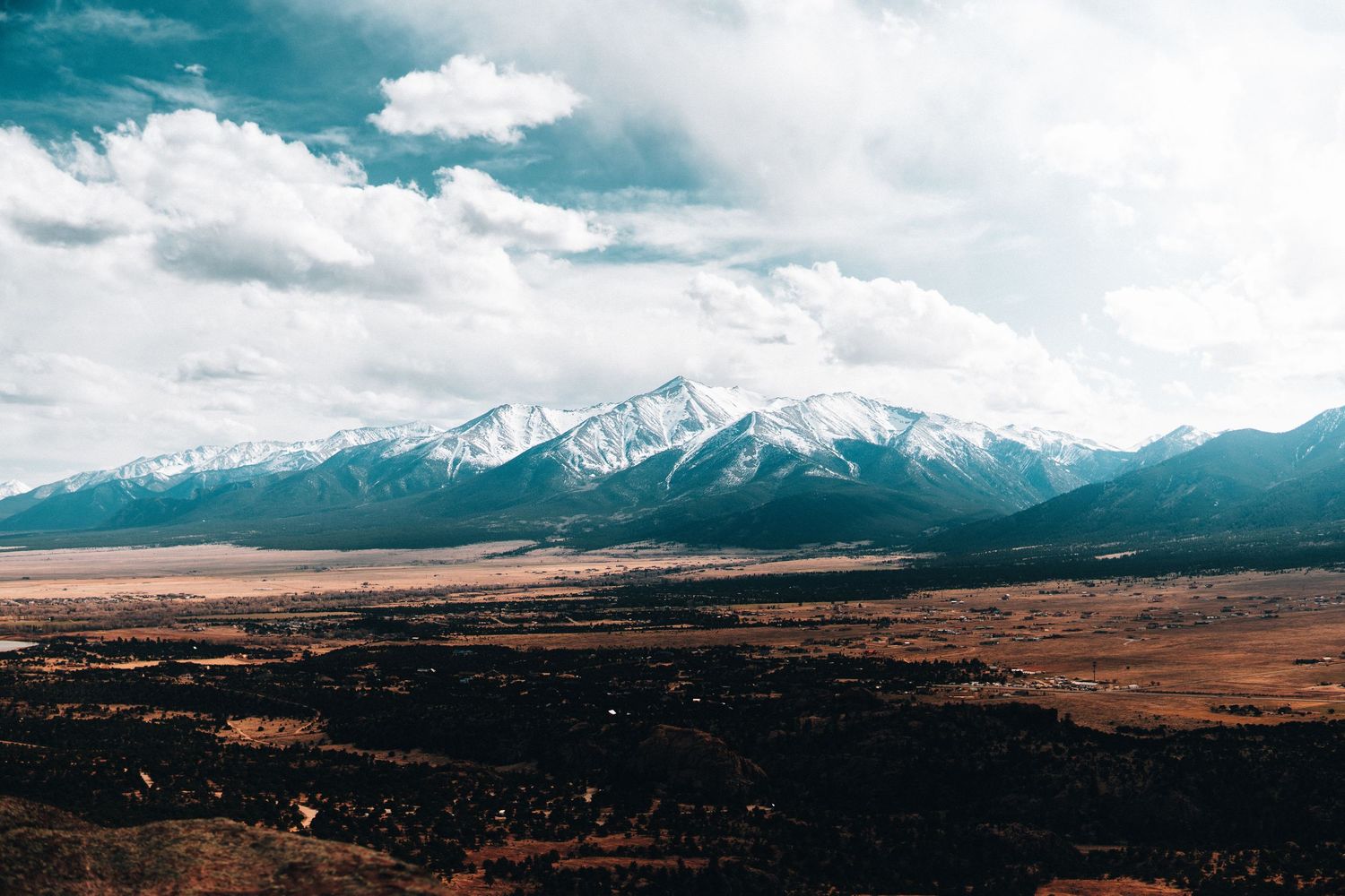 Scenic mountain landscape in Summit County, Colorado used for photography session backdrops.”