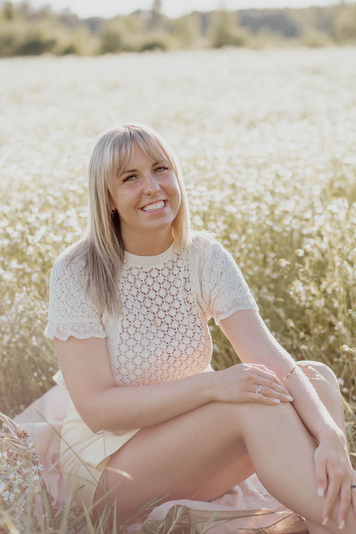 Natural lifestyle portrait of a woman in soft outdoor light, capturing authentic personality and emotion.