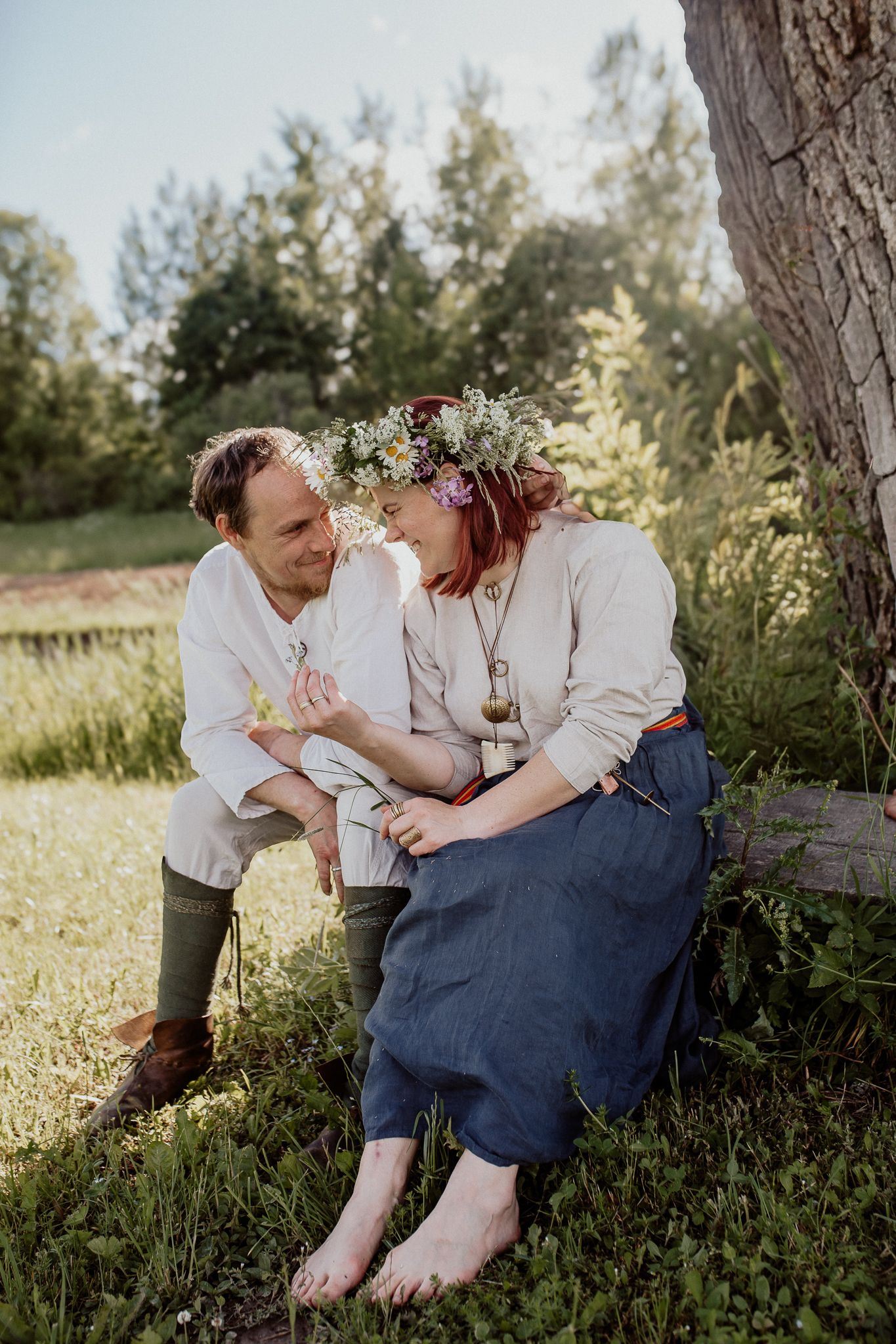 Relaxed couple portrait capturing genuine connection and laughter during a natural outdoor photoshoot
