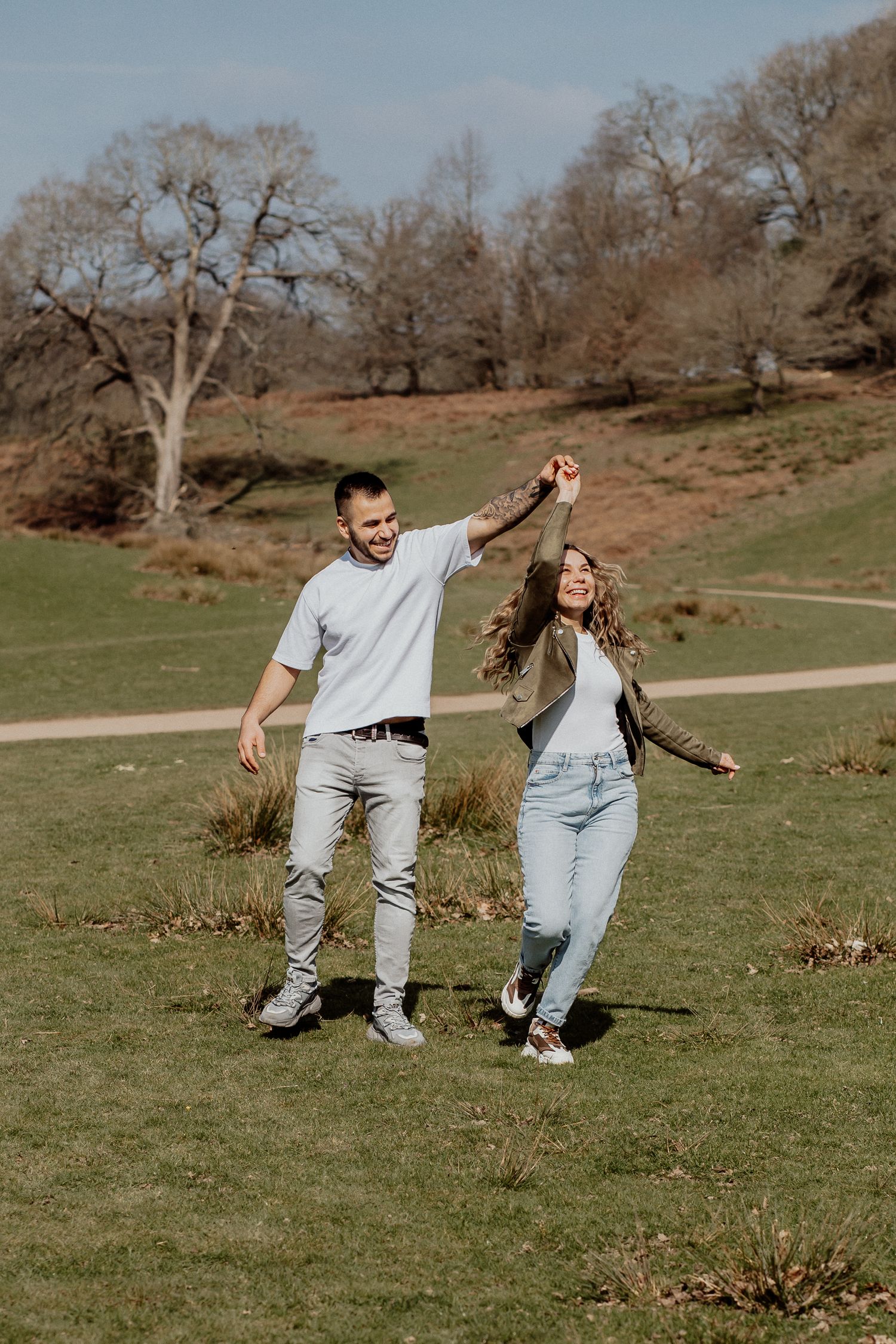 Relaxed couple portrait capturing genuine connection during a natural outdoor photoshoot