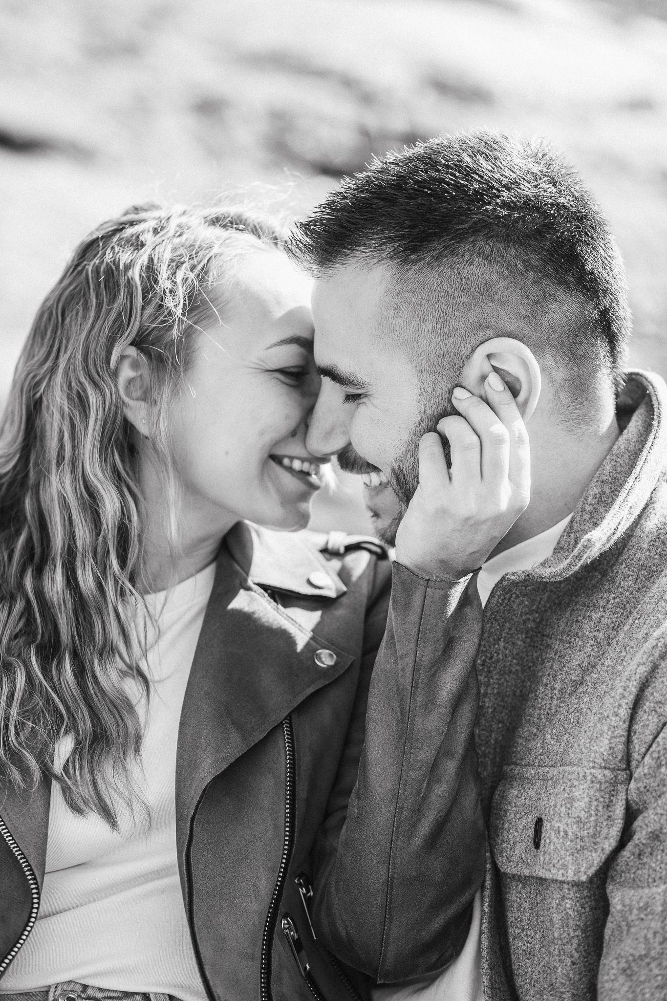 Relaxed couple portrait capturing genuine connection during a natural outdoor photoshoot