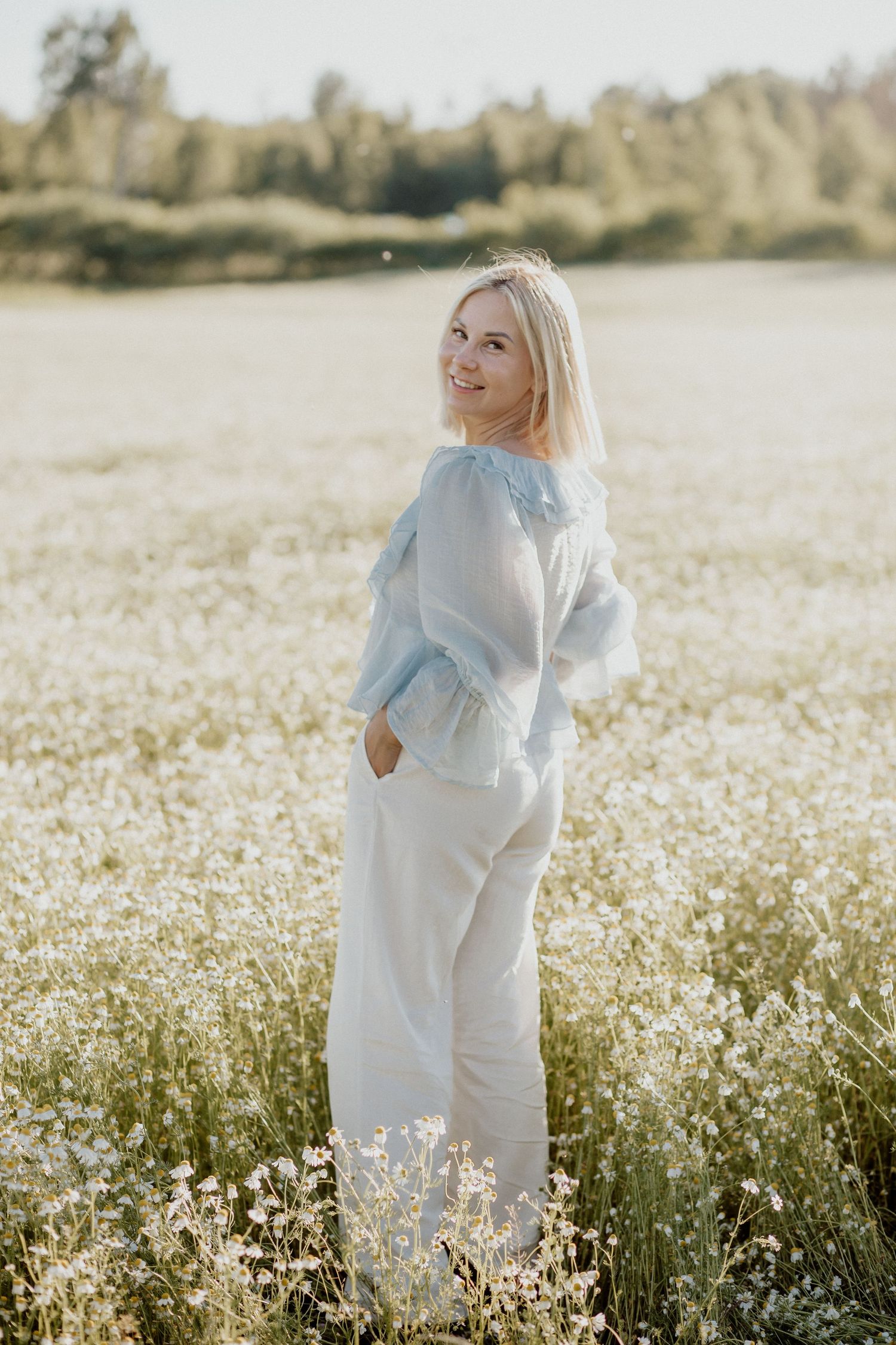 Natural lifestyle portrait of a woman in soft outdoor light, capturing authentic personality and emotion.