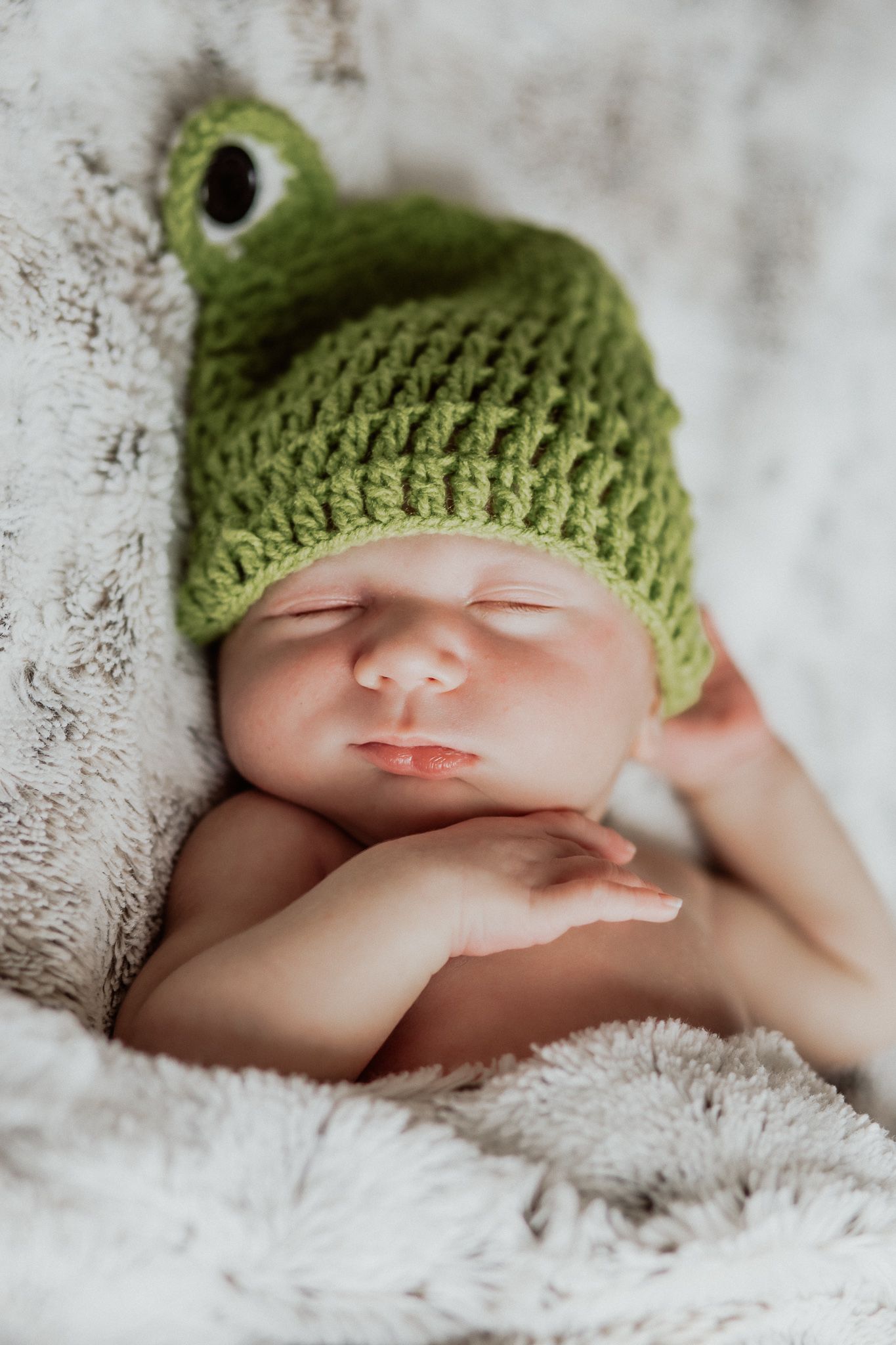 New born portrait during home session in Kent