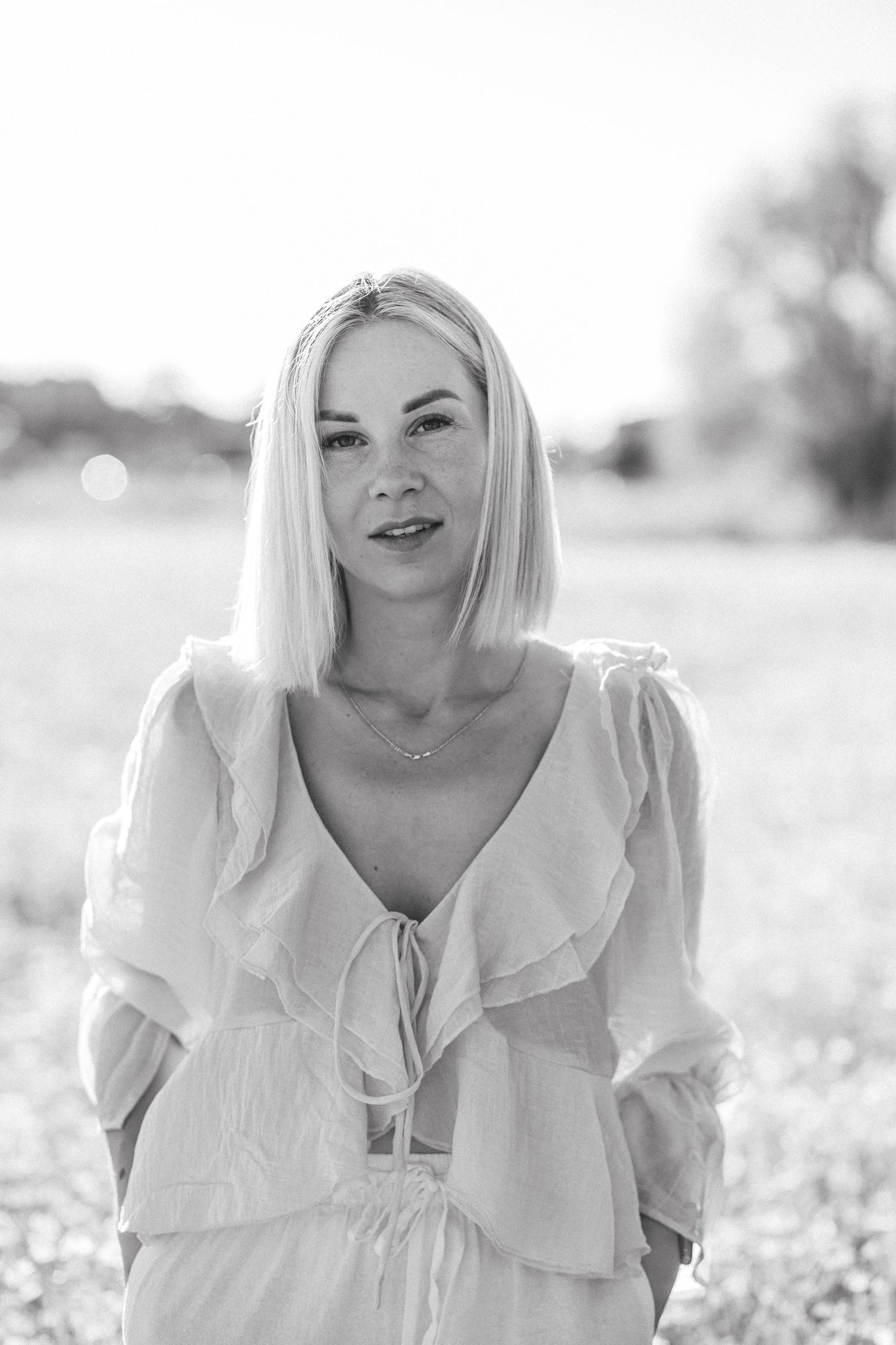 Natural lifestyle portrait of a woman in soft outdoor light, capturing authentic personality and emotion.