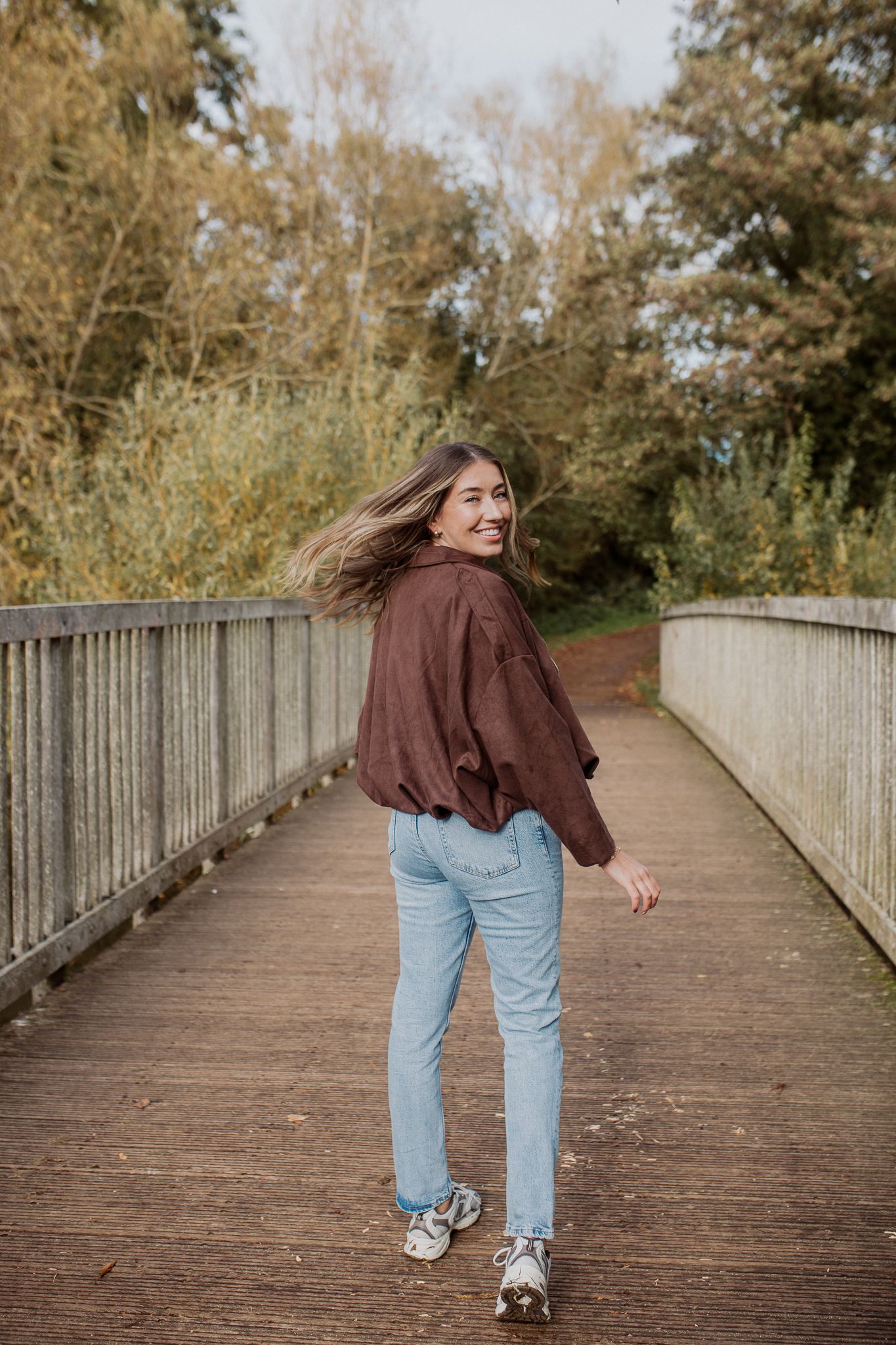 Natural lifestyle portrait of a woman in soft outdoor light, capturing authentic personality and emotion.