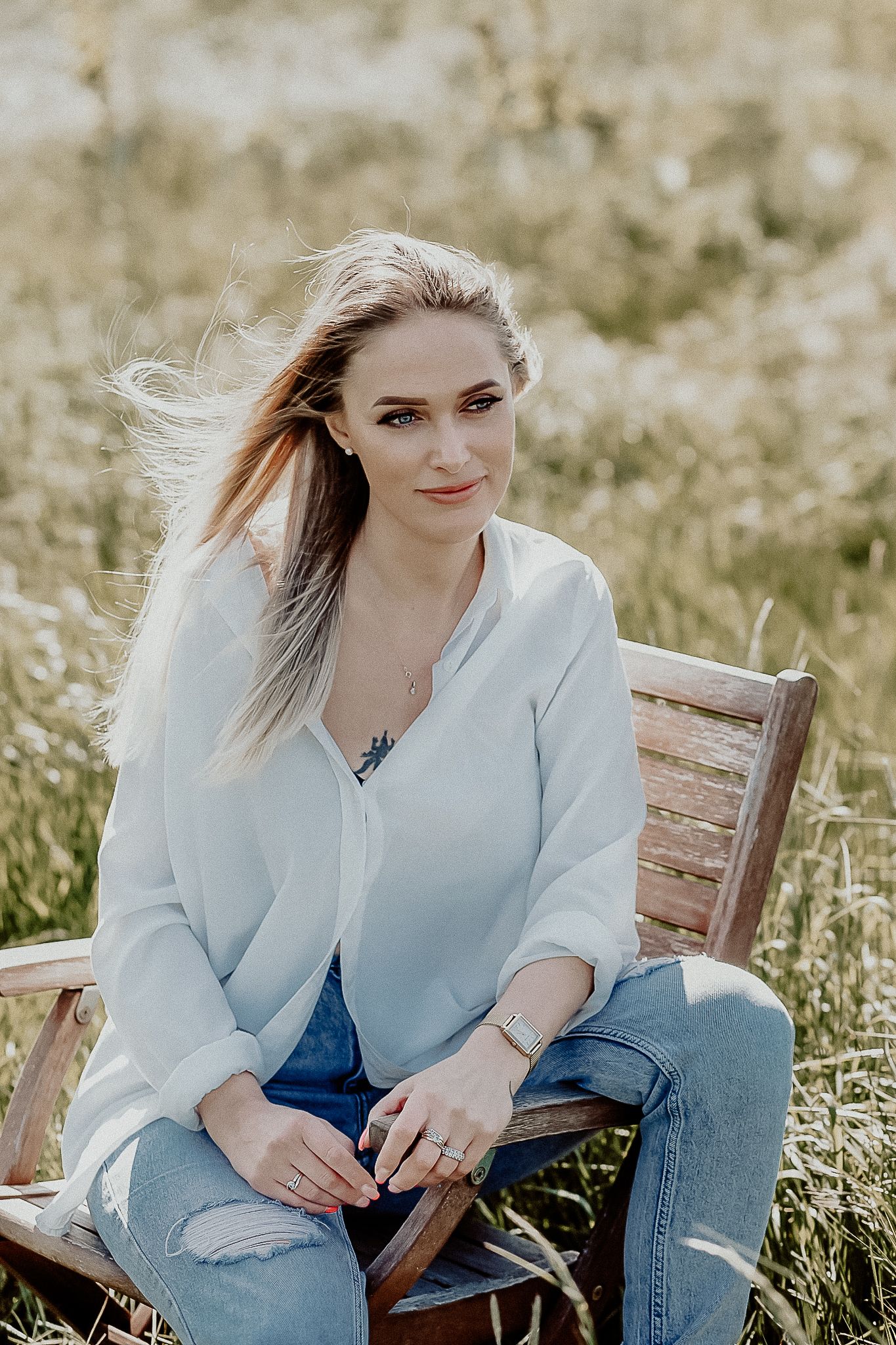 Natural lifestyle portrait of a woman in soft outdoor light, capturing authentic personality and emotion.