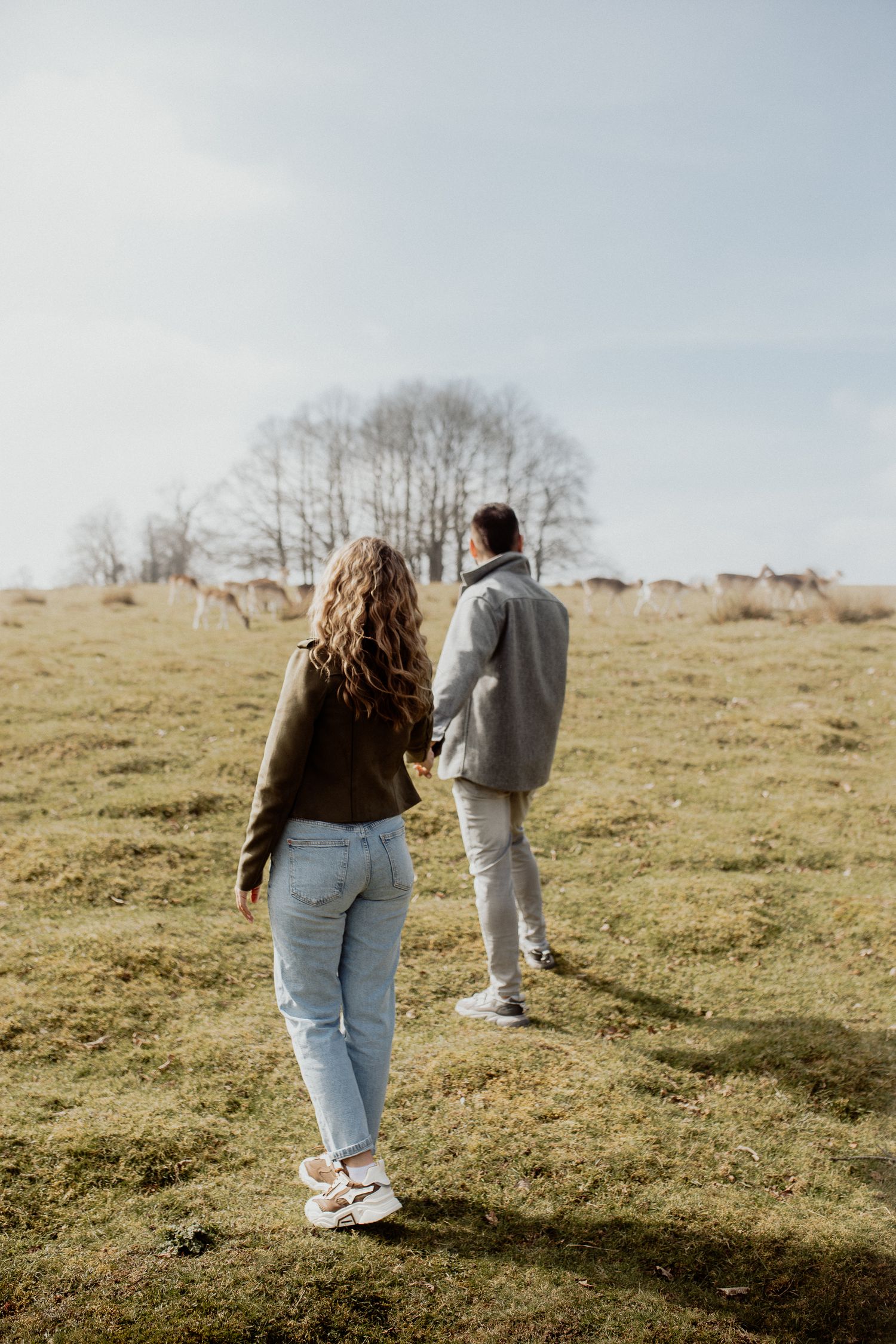 Relaxed couple portrait capturing genuine connection during a natural outdoor photoshoot