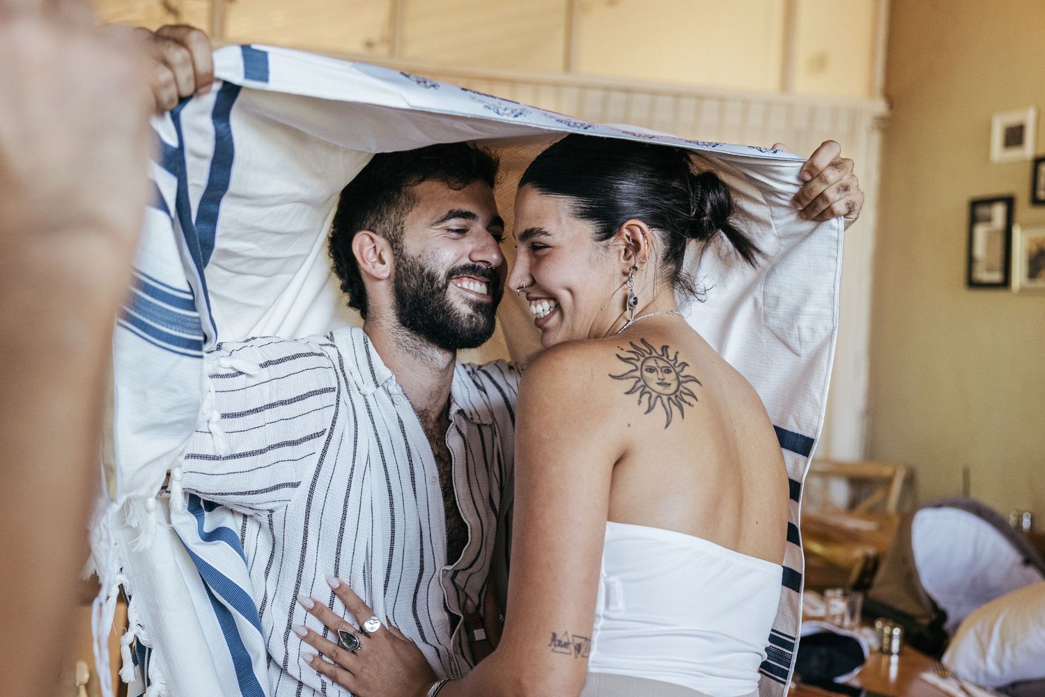 אביבית כהן צלמת לייף סטייל טבעי ואותנטי, צילום ניובורן הריון גיל שנה ומשפחה. תדמית וליווי לצלמים