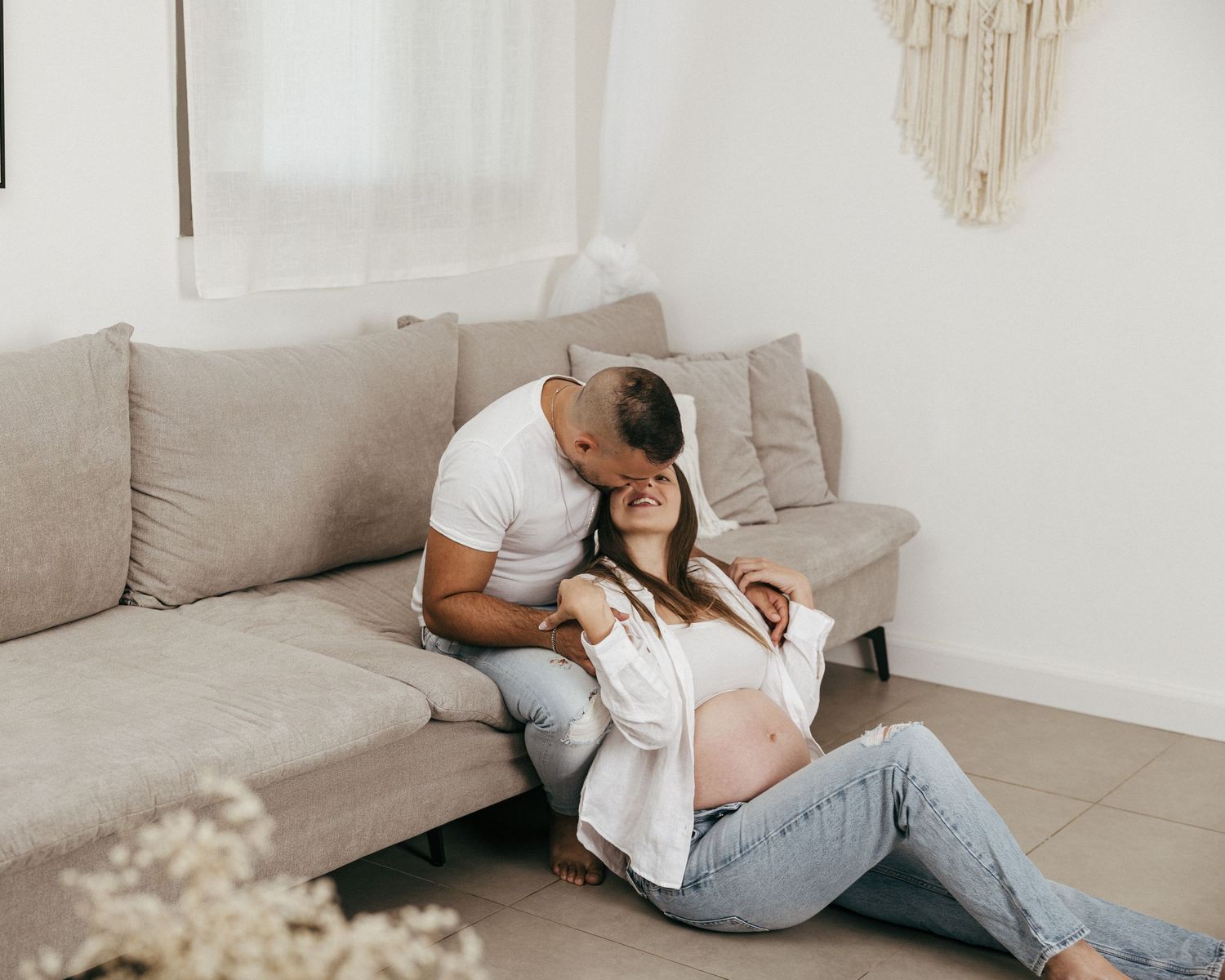אביבית כהן צלמת לייף סטייל טבעי ואותנטי, צילום ניובורן הריון גיל שנה ומשפחה. תדמית וליווי לצלמים