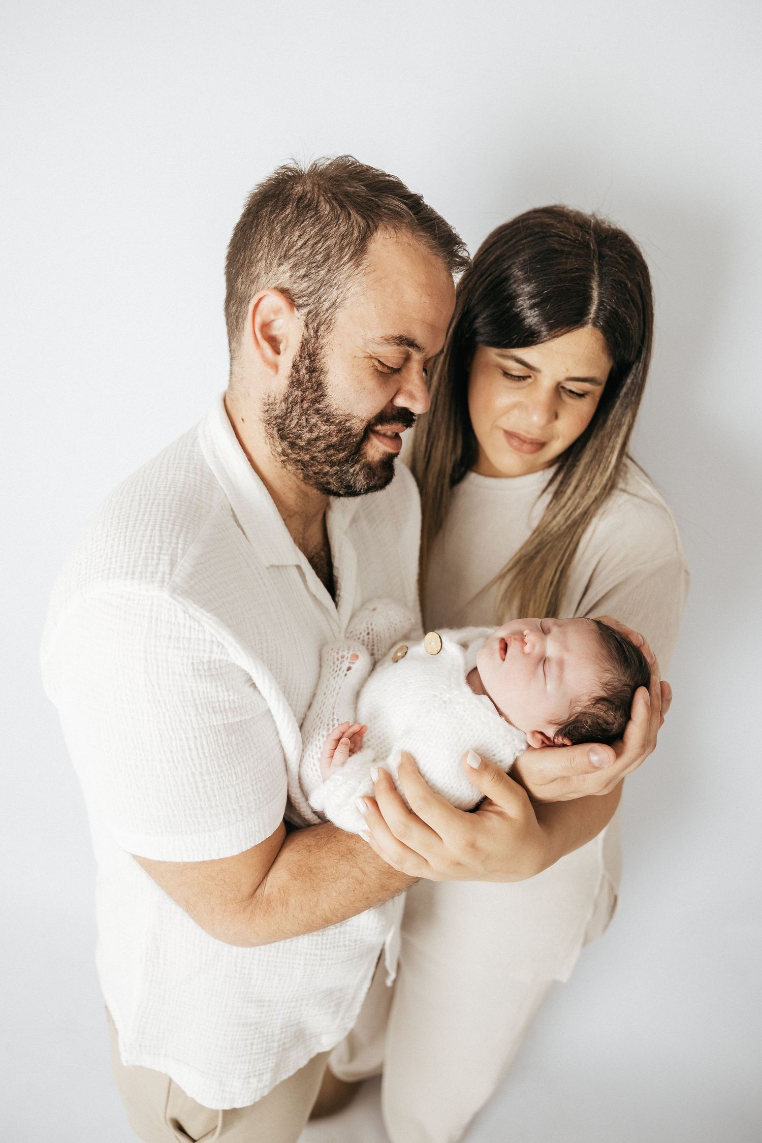 אביבית כהן צלמת לייף סטייל טבעי ואותנטי, צילום ניובורן הריון גיל שנה ומשפחה. תדמית וליווי לצלמים
