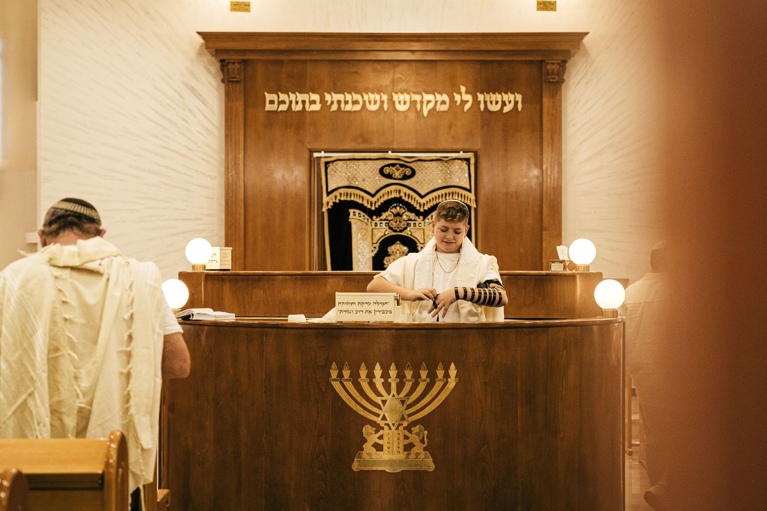 אביבית כהן צלמת לייף סטייל טבעי ואותנטי, צילום ניובורן הריון גיל שנה ומשפחה. תדמית וליווי לצלמים