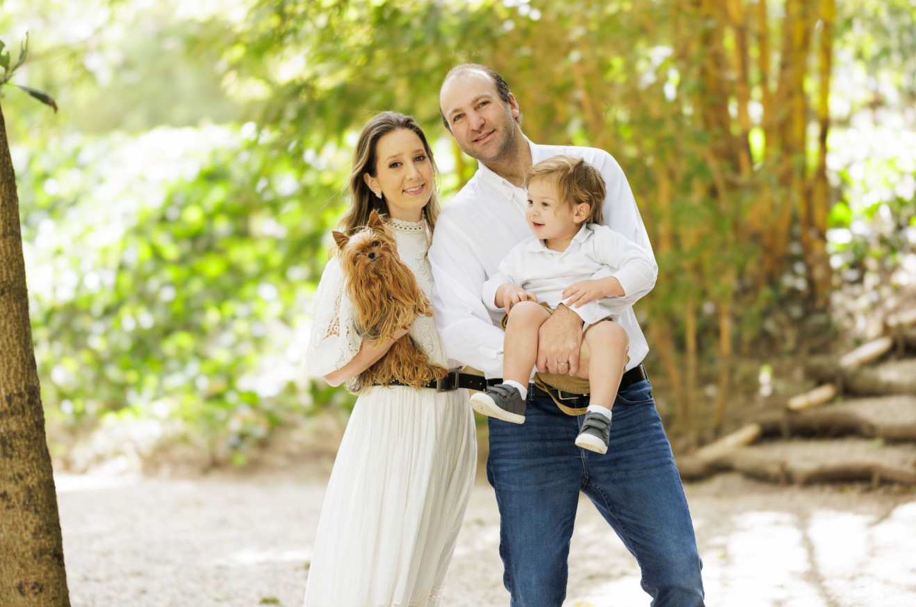 Sunny outdoor family photoshoot in a wooded area.