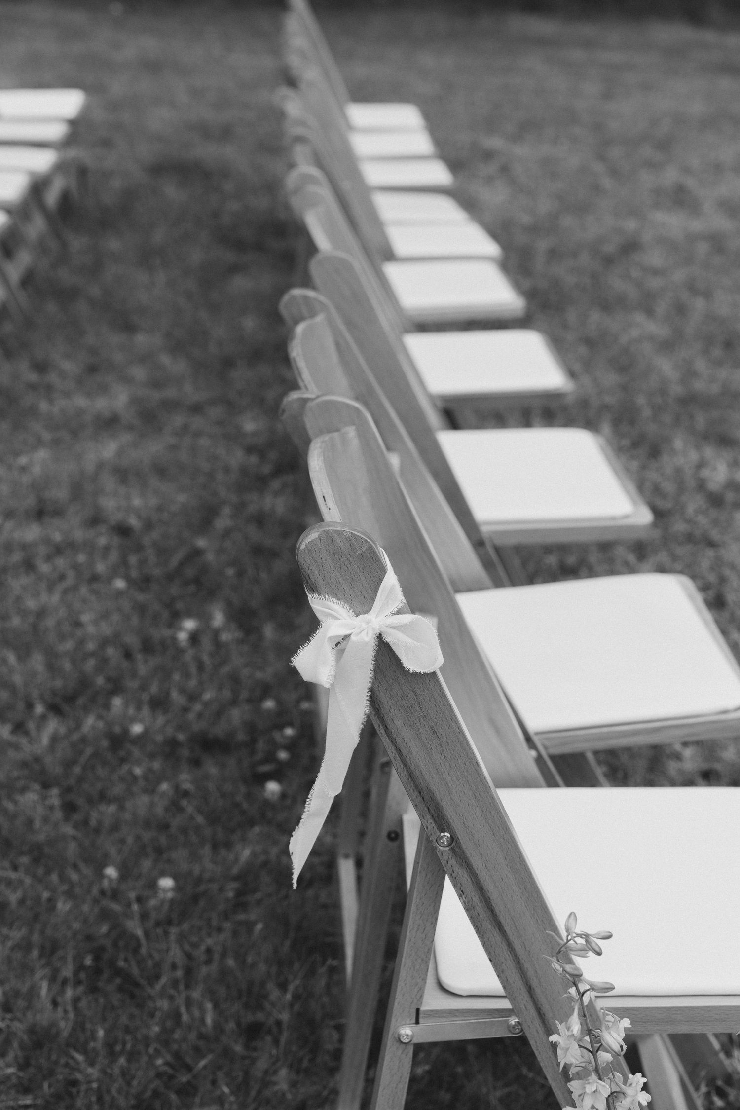 Oregon wedding and couples photographer capturing authentic, timeless moments for couples throughout the Pacific Northwest and beyond PNW!