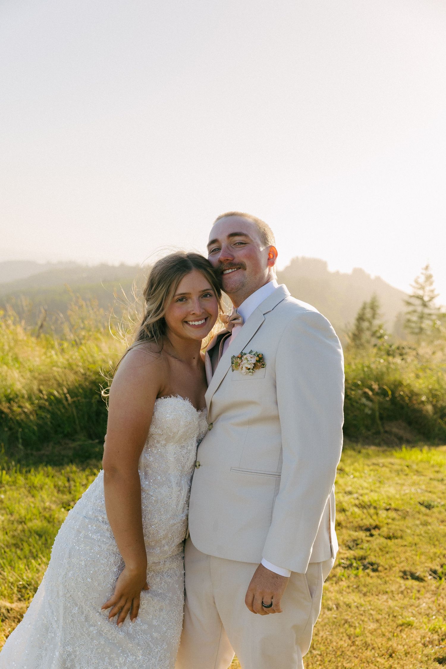 Oregon wedding and couples photographer capturing authentic, timeless moments for couples throughout the Pacific Northwest and beyond PNW!