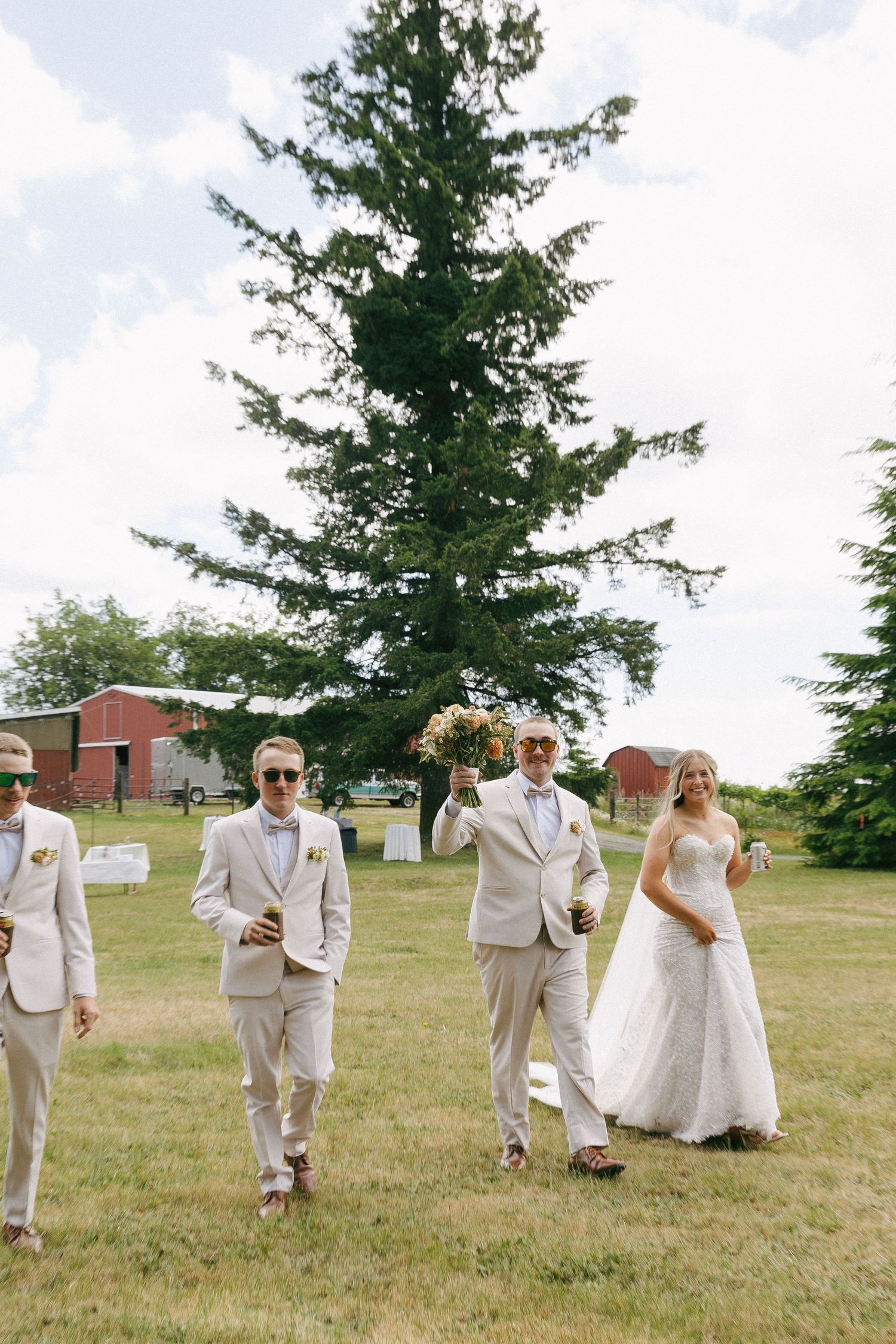 Oregon wedding and couples photographer capturing authentic, timeless moments for couples throughout the Pacific Northwest and beyond PNW!