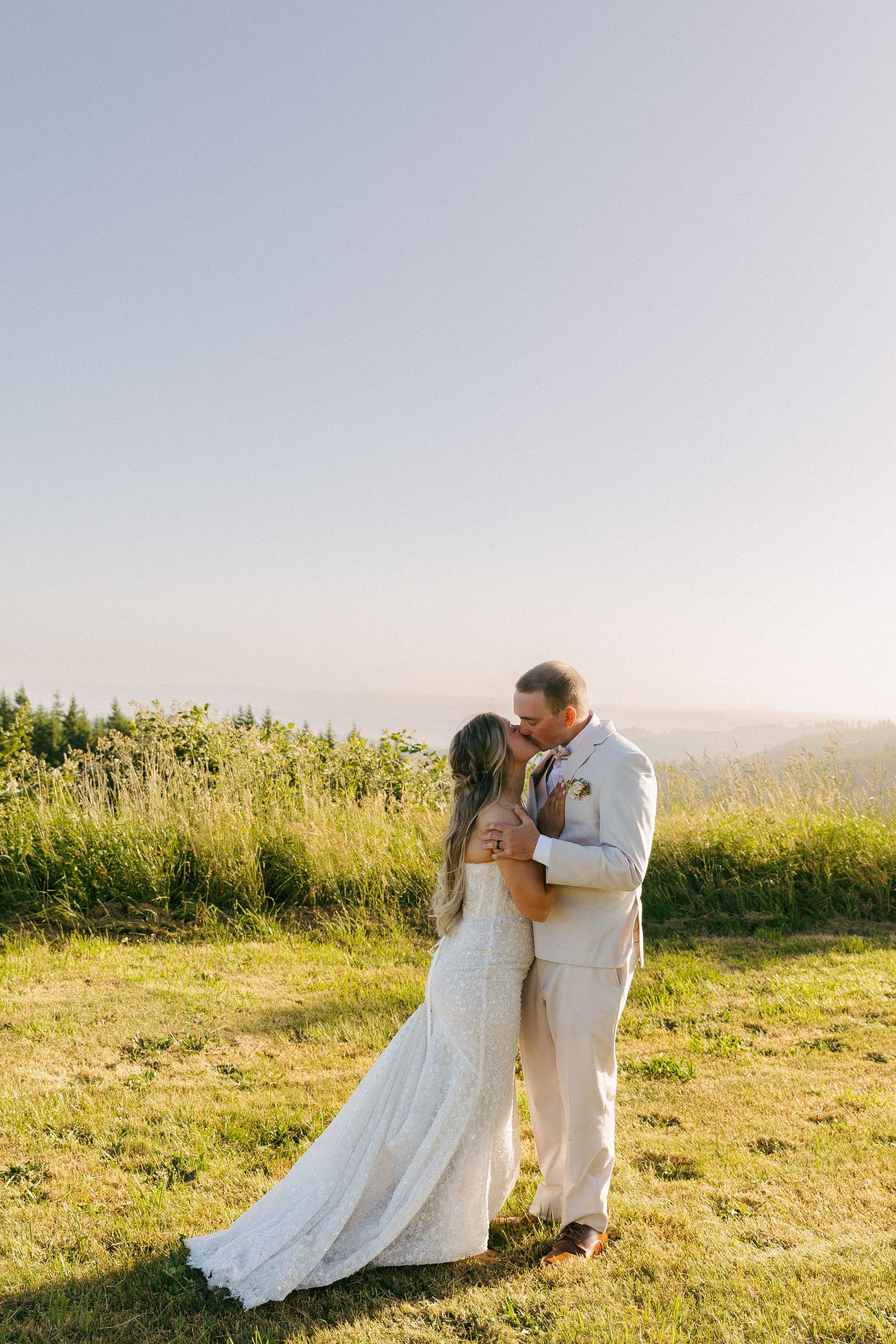 Oregon wedding and couples photographer capturing authentic, timeless moments for couples throughout the Pacific Northwest and beyond PNW!