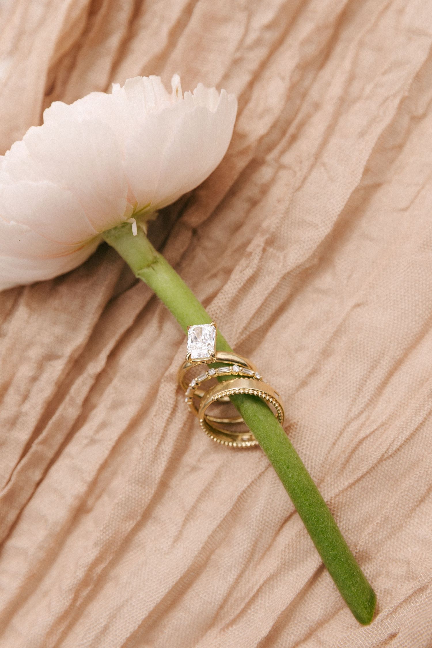 Oregon wedding and couples photographer capturing authentic, timeless moments for couples throughout the Pacific Northwest and beyond PNW!