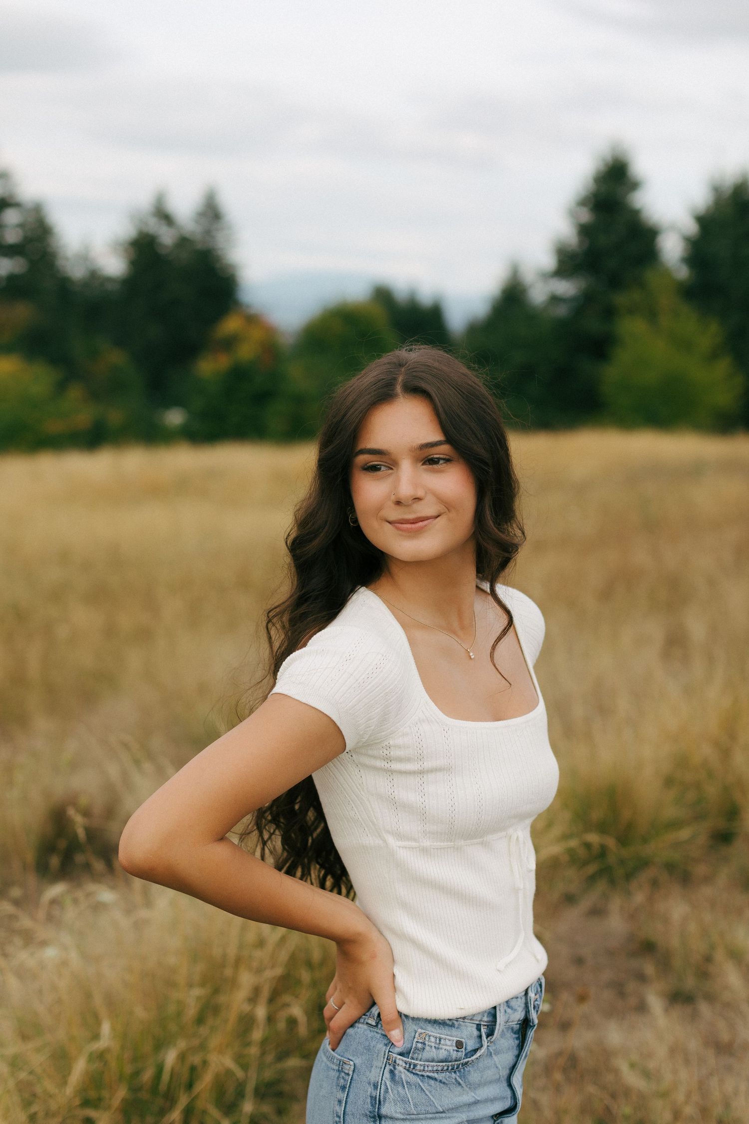 Oregon Senior Photographer. Outdoor Senior Photography. True to color senior photographer near portland oregon. Summer Senior Photos