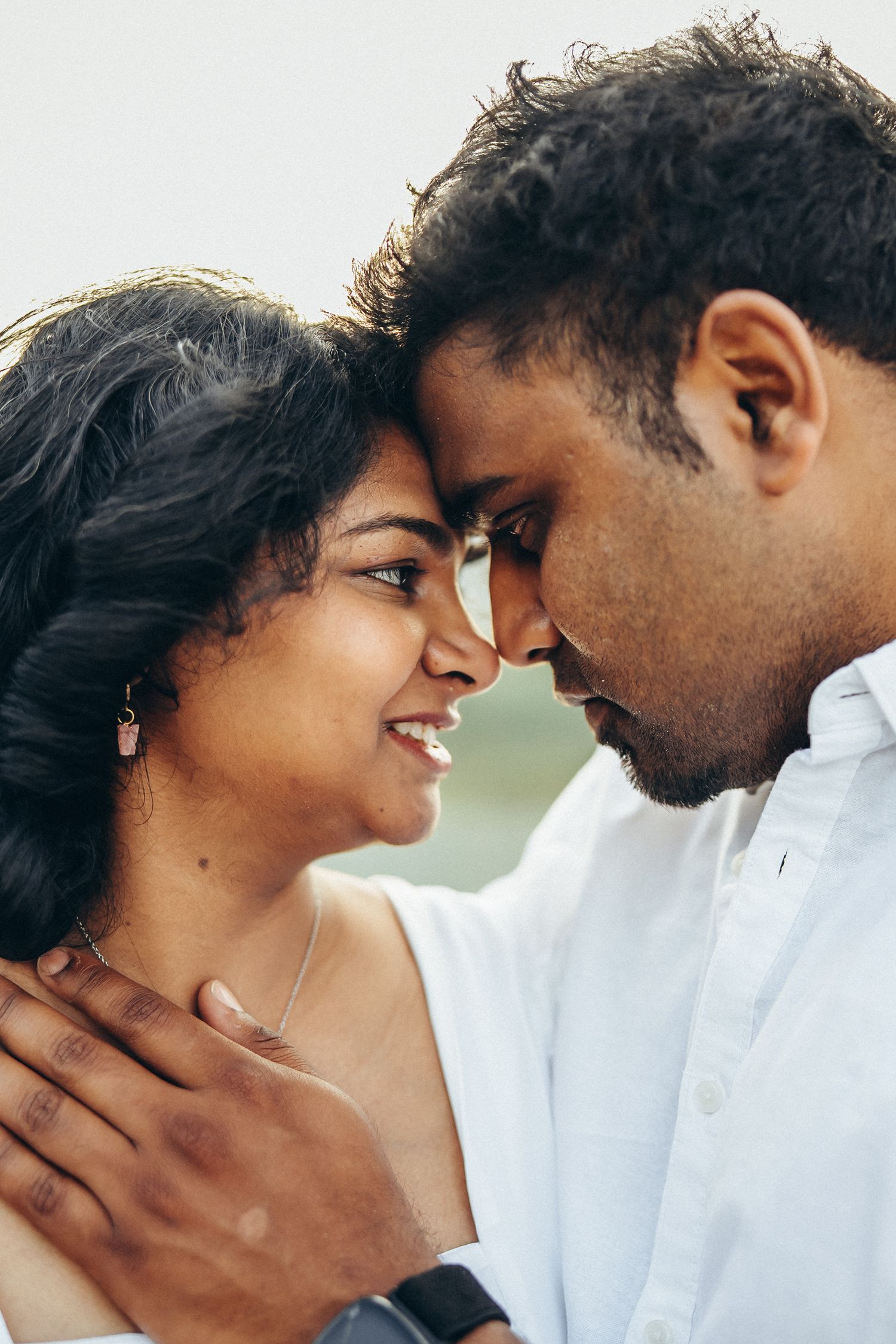 Secret Beach family photoshoot, Oahu. Romantic couple portrait at Kualoa Ranch. Professional photography with authentic island vibes.