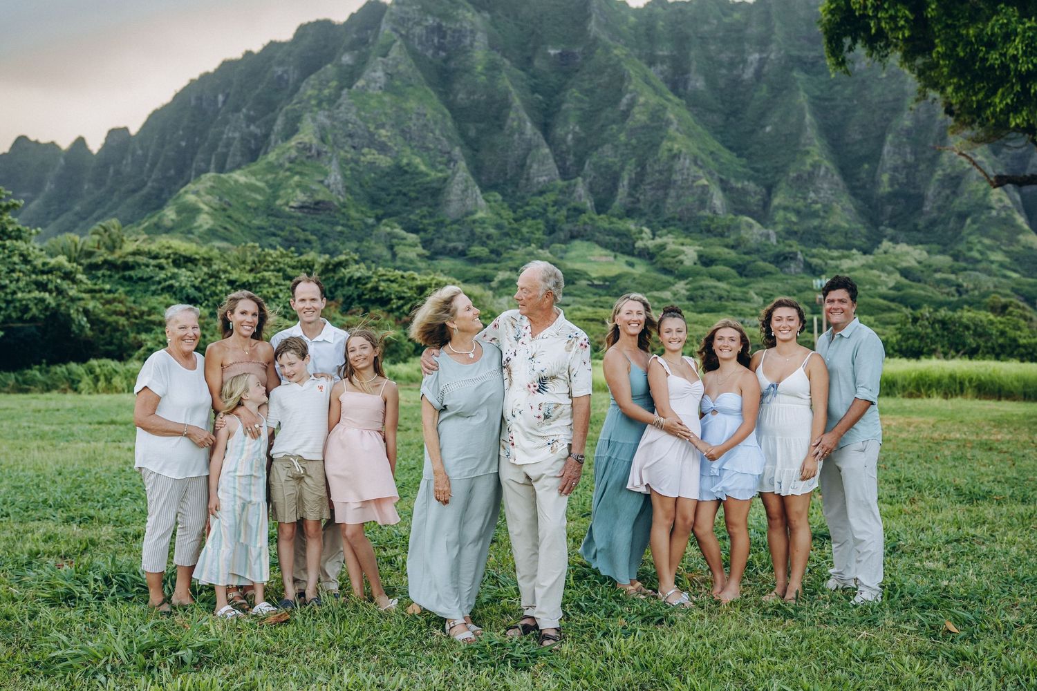 Kualoa Ranch large family session. Multigenerational photo session Oahu