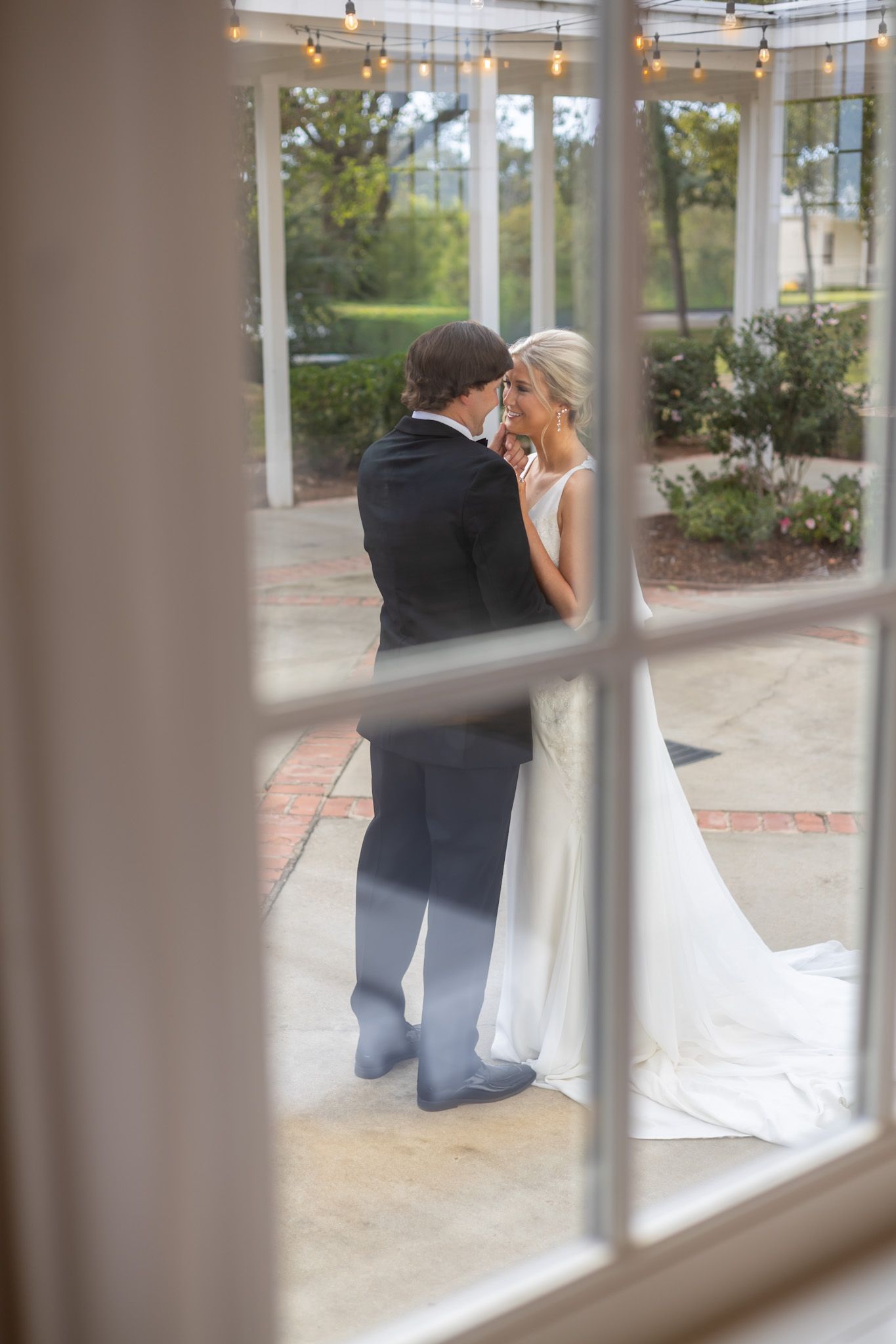 Candid intimate photography moment wedding couple in Greenwood, Mississippi