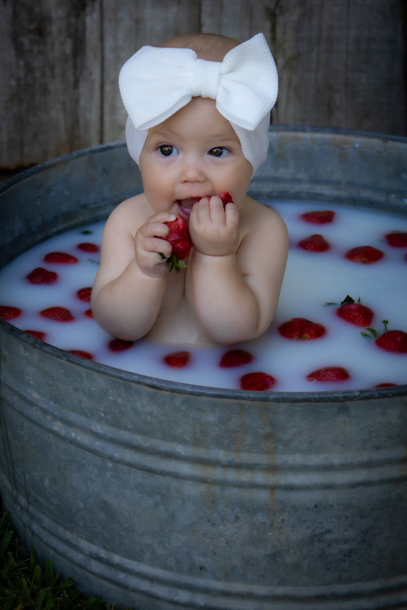 Family Session photographer photography Cleveland Mississippi milk bath