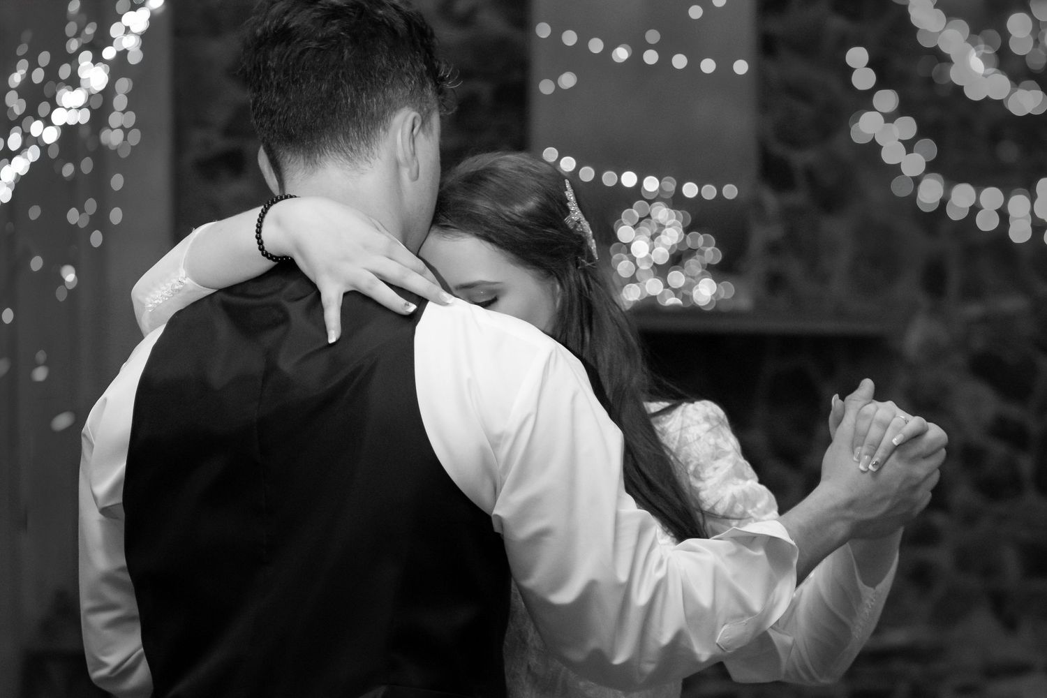 Wedding couple's first dance at wedding reception at The Hudson Wedding Venue Mississippi photography