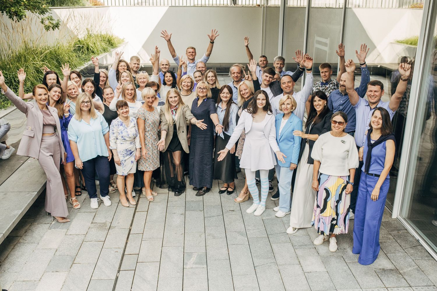Large group photo of event attendees gathered outside on a sunny day.