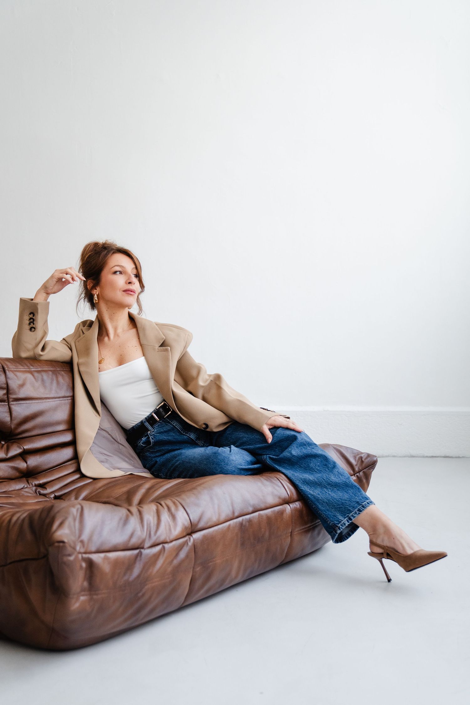 Photo corporate portrait de la MUAH Alwine Nogier, spécialisé dans le mariage haut de gamme et premium dans le studio quotidien à Lyon.