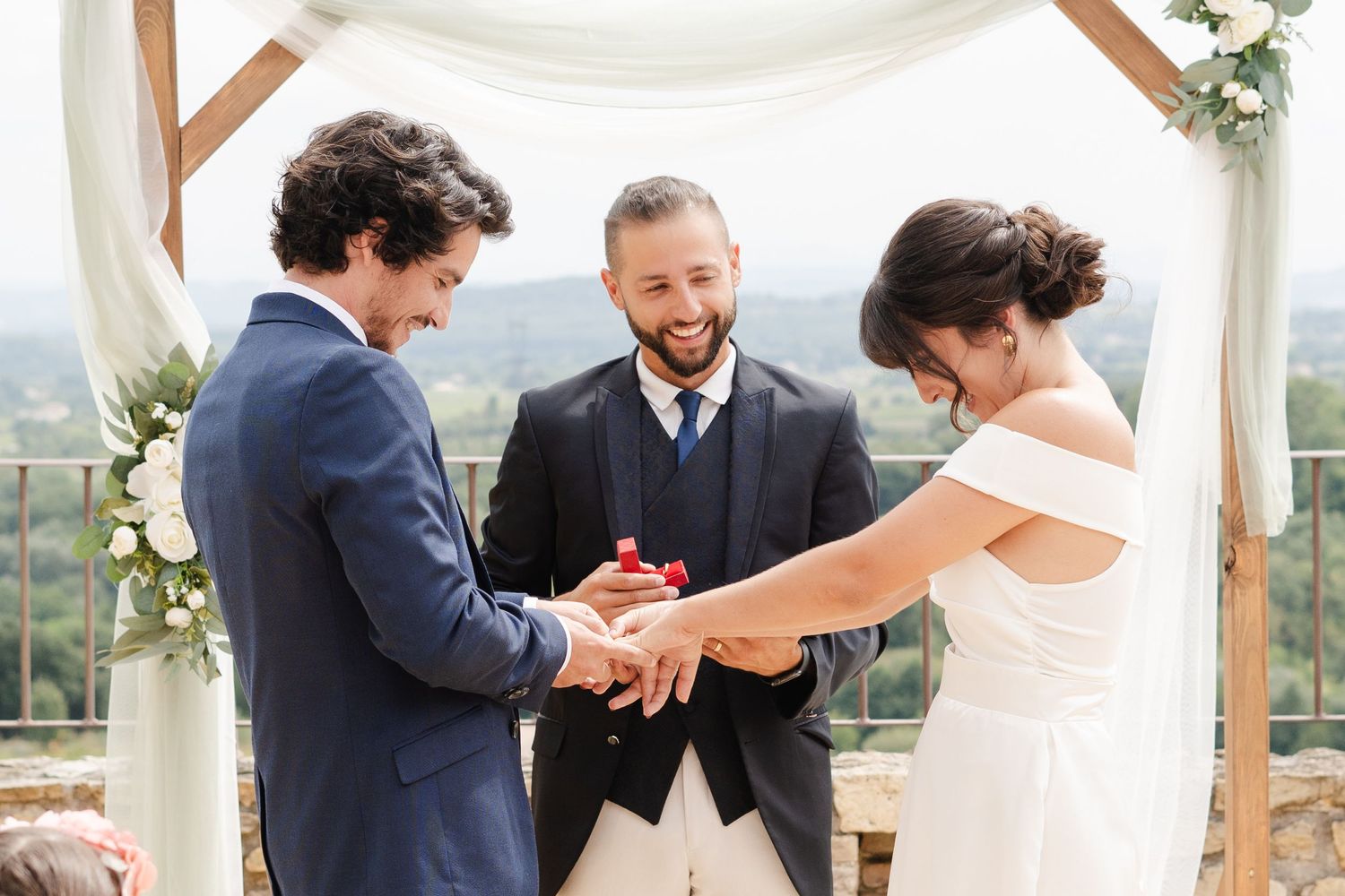 Photo du mariage de Allison et Jeremy photo du couple pendant la cérémonie