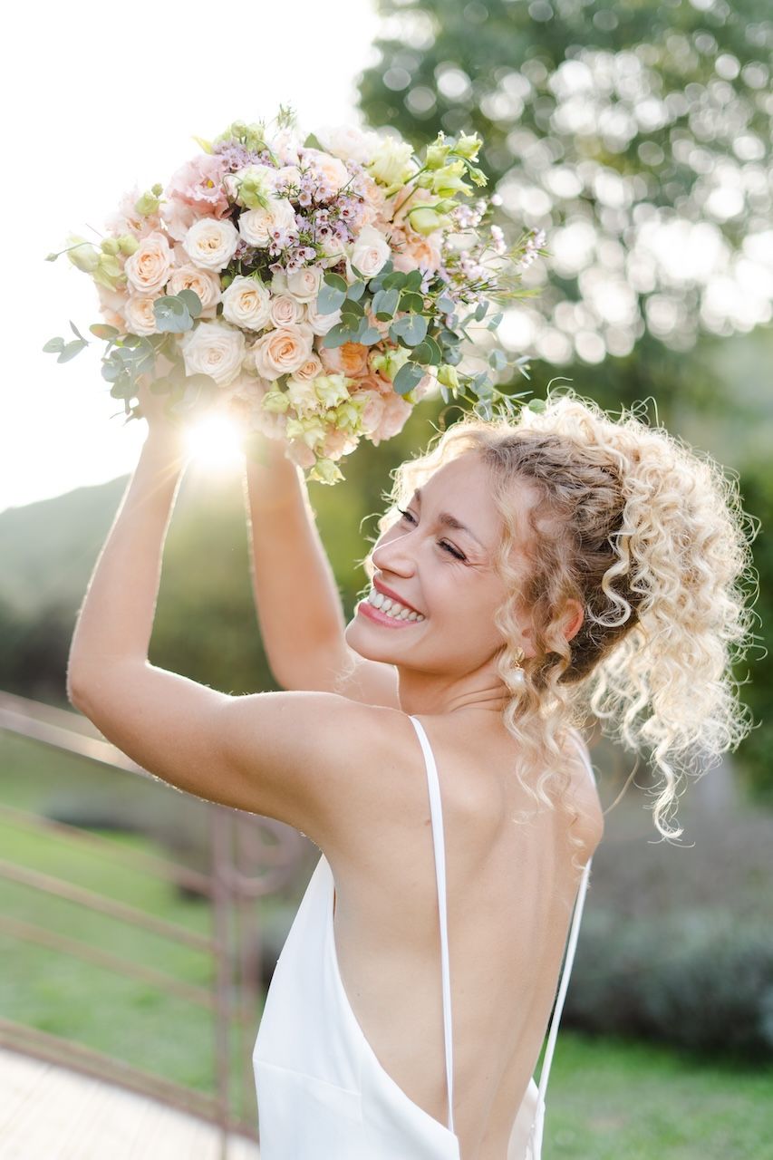 portrait editorial of the bride. wedding luxury in France. portrait de la mariée, photographe mariage haut de gamme en France.