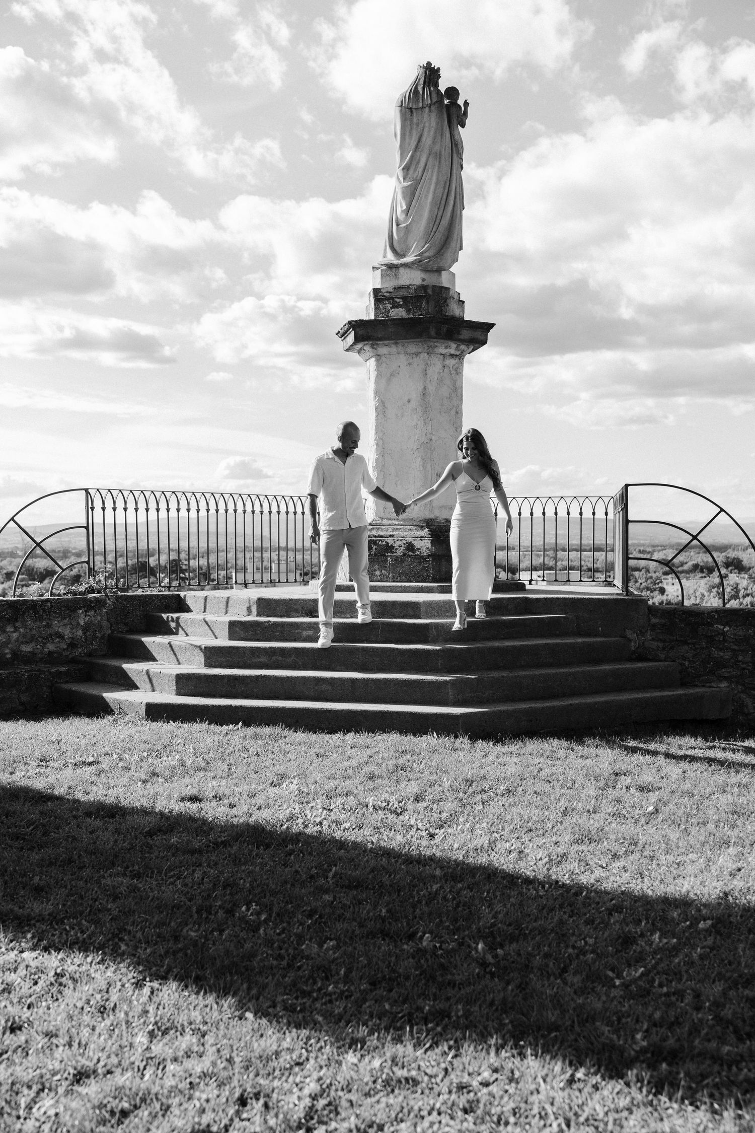 Photo de couple premium, lumière naturelle et photo éditorial, photo prise à Bollène.