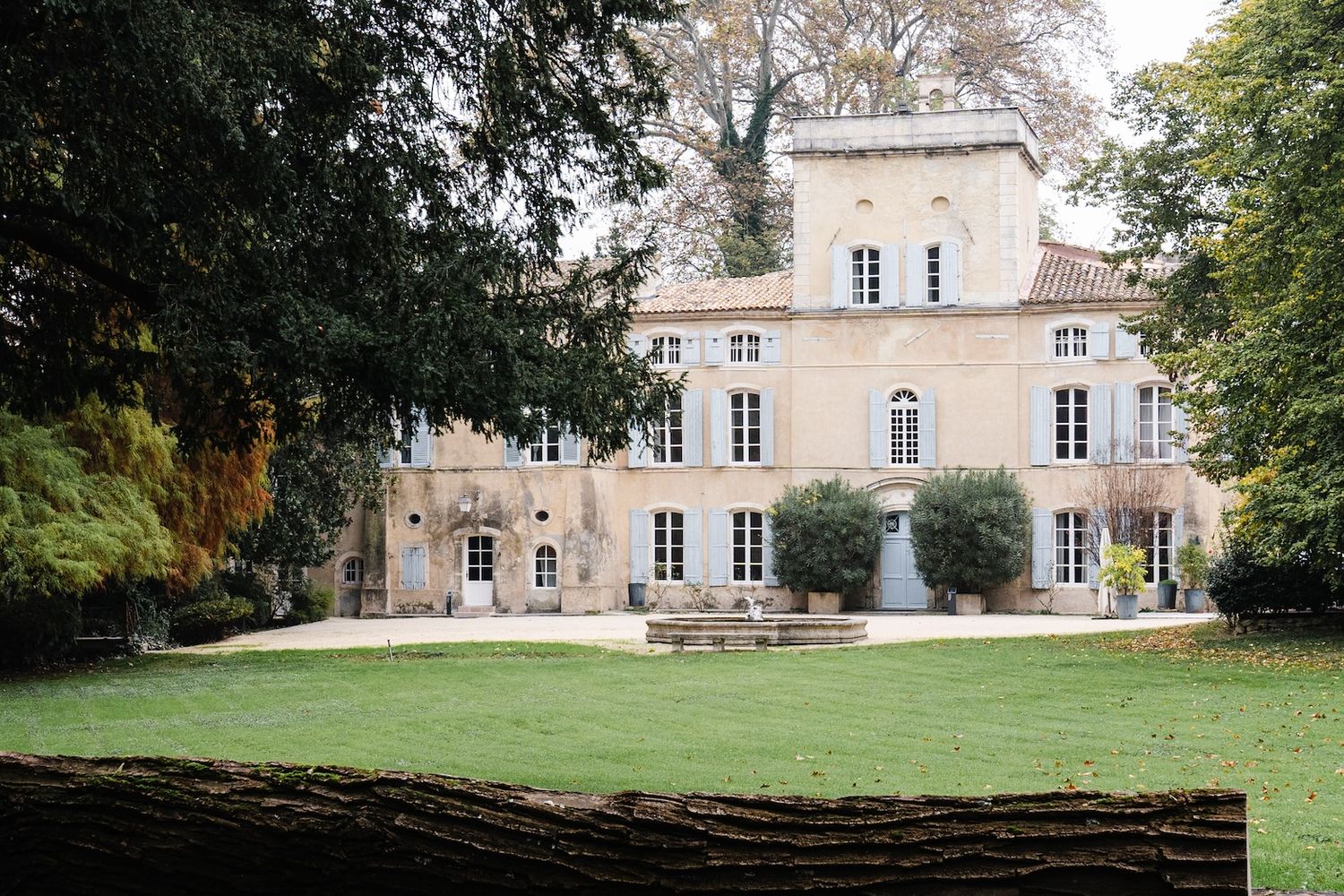 Image reportage du Château des Barrenques en Provence, domaine de mariage luxe et haut de gamme.