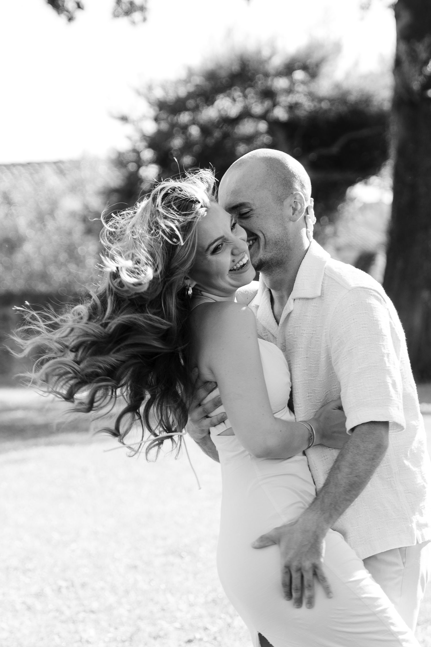 Photo de couple premium, lumière naturelle et photo éditorial, photo prise à Bollène.