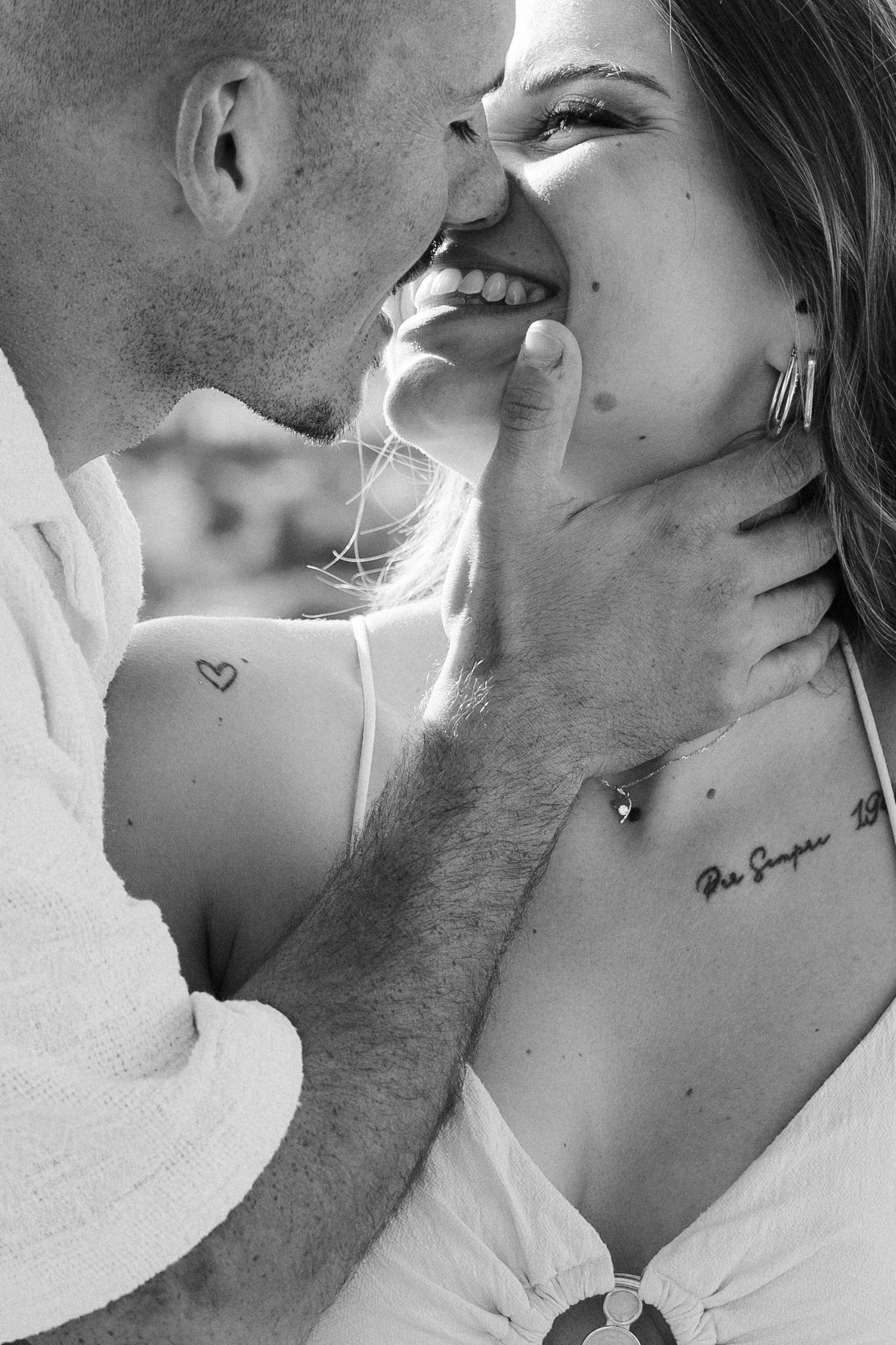 Photo de couple premium, lumière naturelle et photo éditorial, photo prise à Bollène.