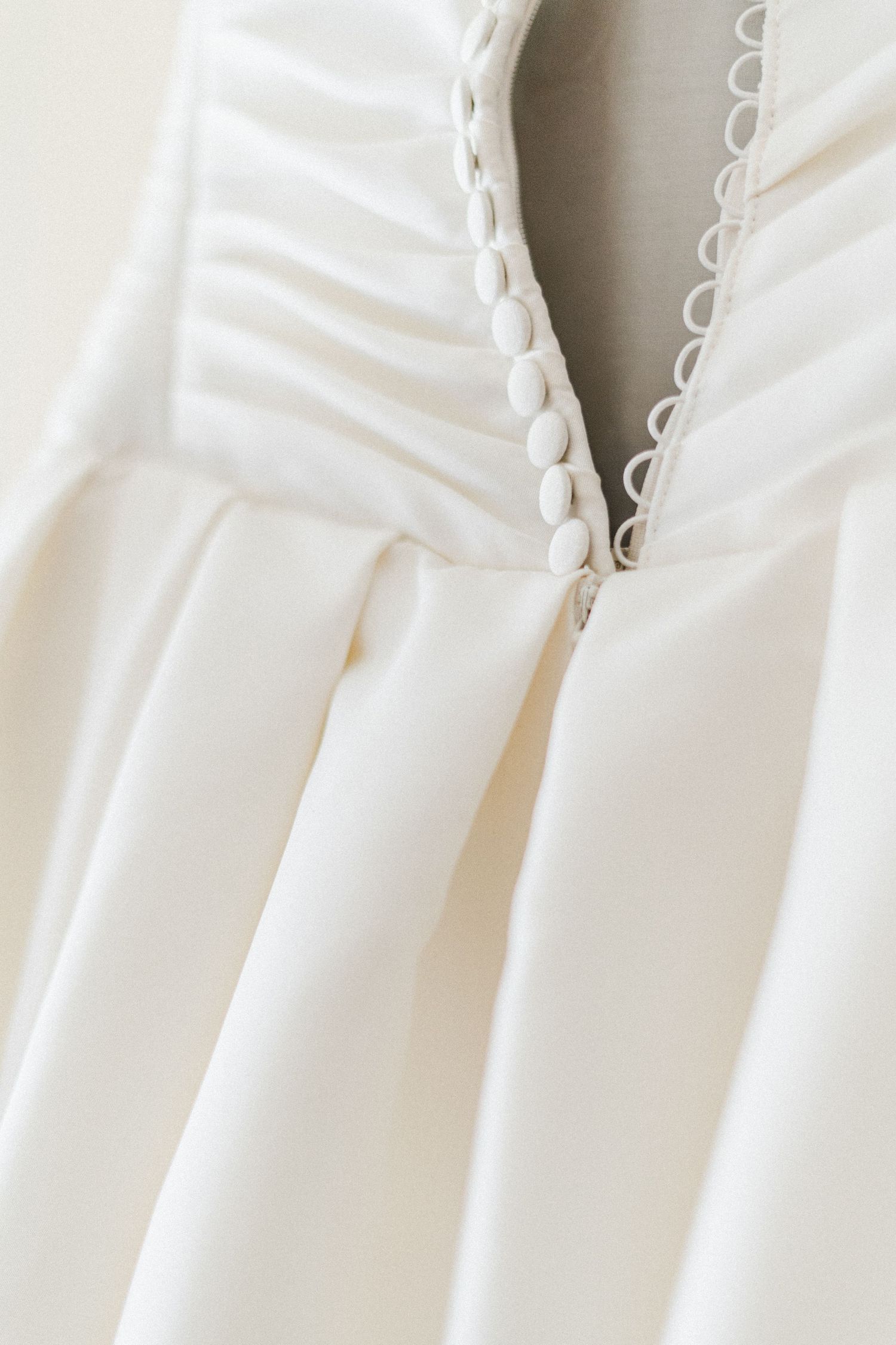 details of the wedding dress luxury. details d'une robe de mariée