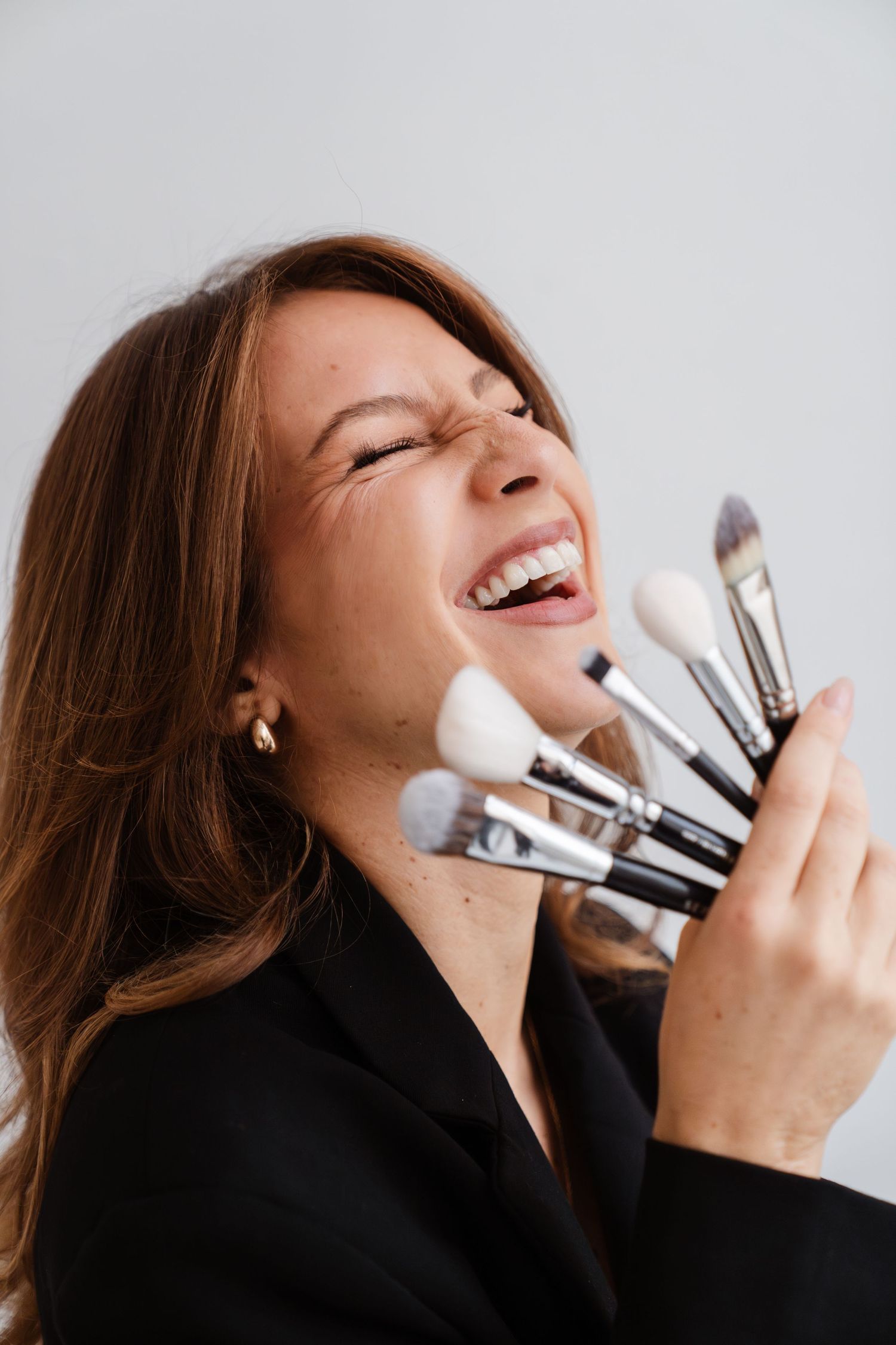 Photo corporate portrait de la MUAH Alwine Nogier, spécialisé dans le mariage haut de gamme et premium dans le studio quotidien à Lyon.