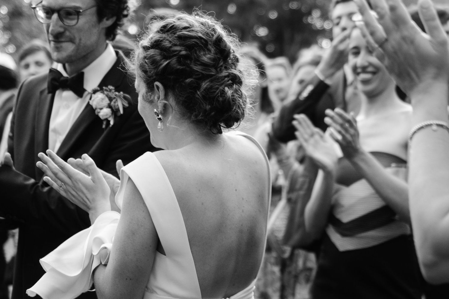 taken during a cocktail of a luxury wedding in Provence. book your photographer. Photographe mariage haut de gamme Provence France.