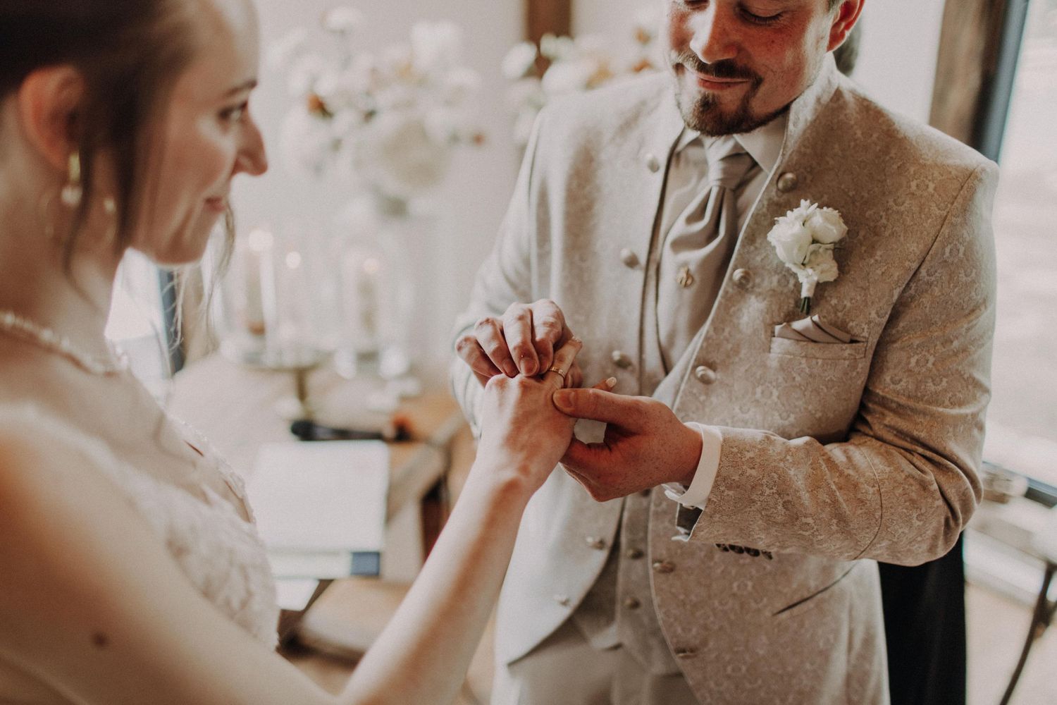 Hochzeit / Hochzeitsfotografin Schwandorf / Schwarzenfeld / Regensburg / Amberg / Bayerischer Wald / Bräuhaus Schwarzach / Schloss Hemhofen