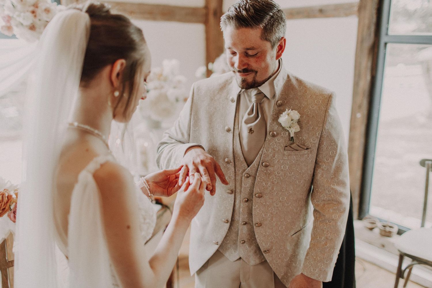 Hochzeit / Hochzeitsfotografin Schwandorf / Schwarzenfeld / Regensburg / Amberg / Bayerischer Wald / Bräuhaus Schwarzach / Schloss Hemhofen