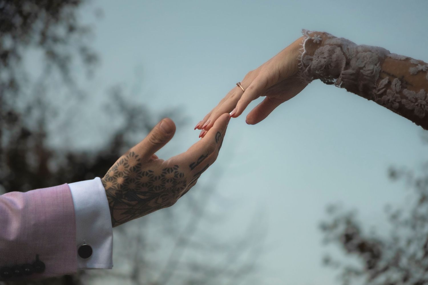 Rodinné, párové a lifestyle focení v Praze a Středočeském kraji. Zachycuji přirozené emoce, jemné okamžiky a tvořím fotografie plné světla a