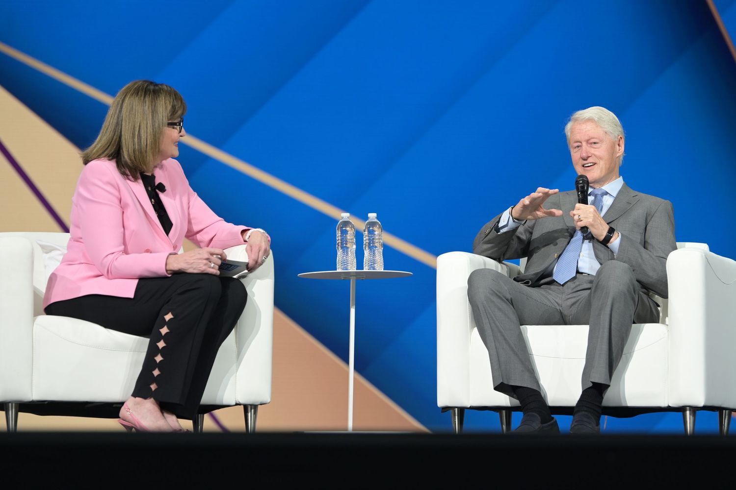 rofessional speaker presenting to attendees at a Las Vegas convention Bill Clinton