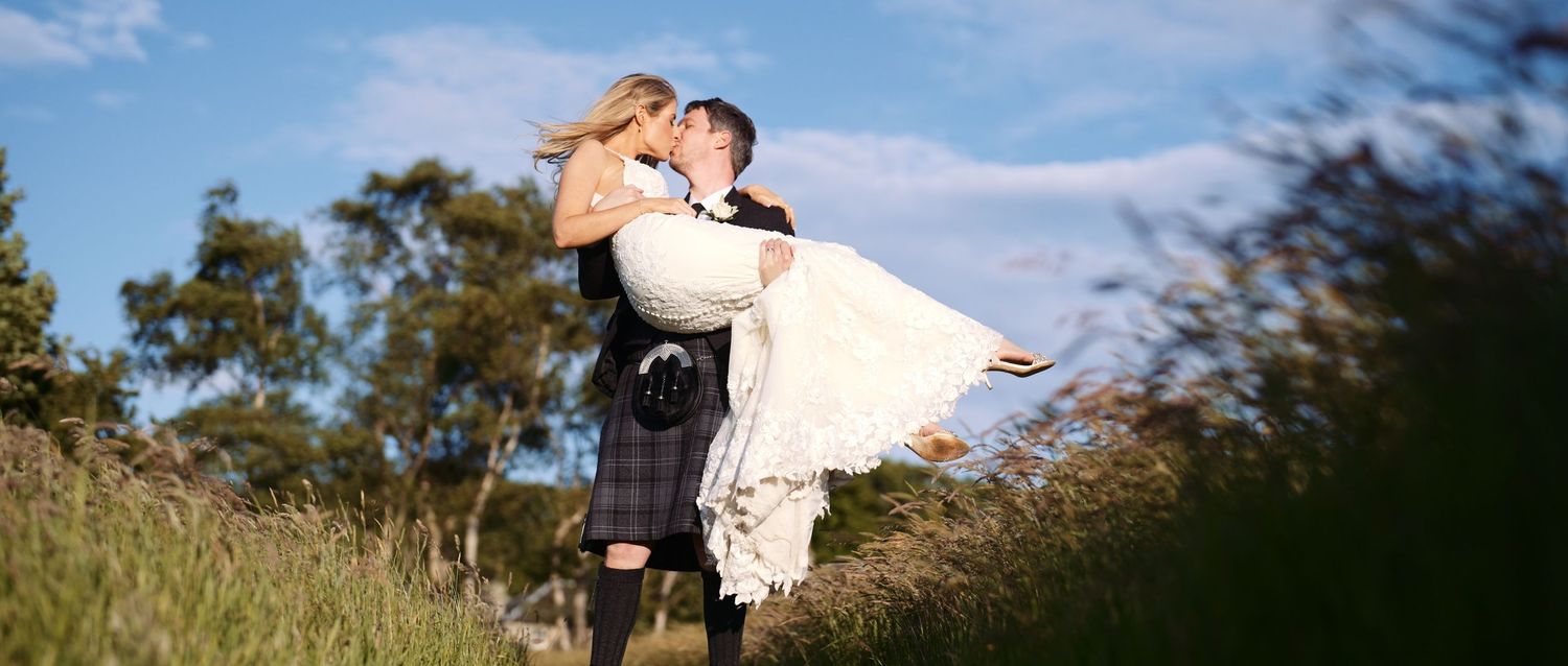 Discreet and unobtrusive wedding films