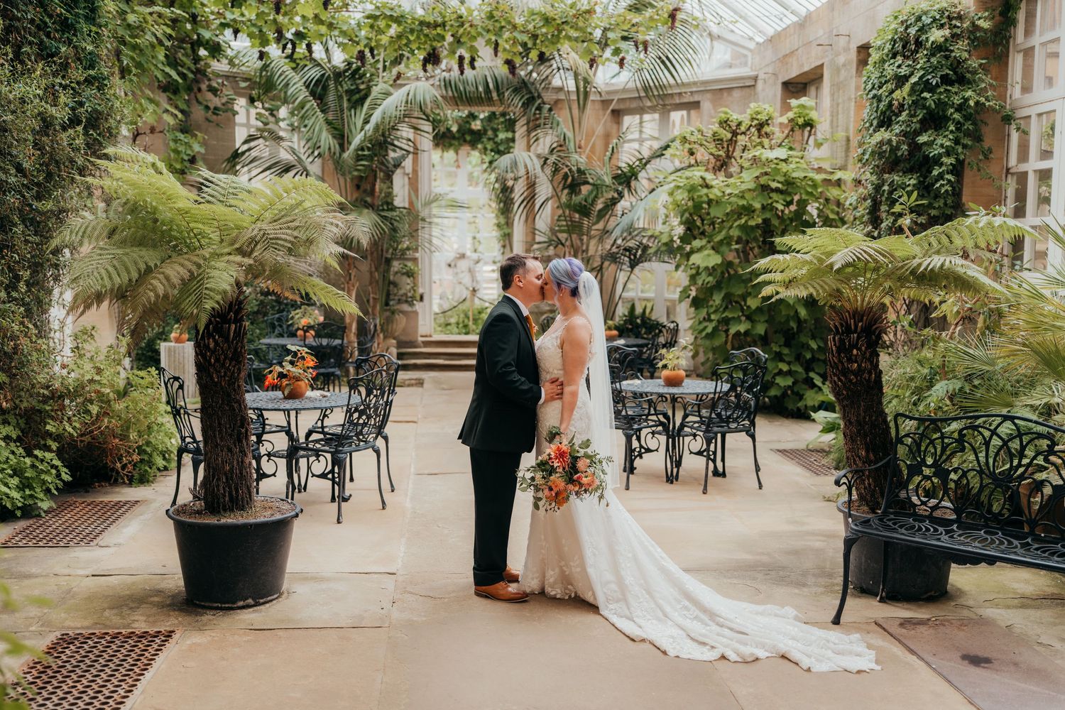 Harlaxton Manor wedding photographer. Harlaxton Manor wedding photographer. Halaxton Manor wedding.