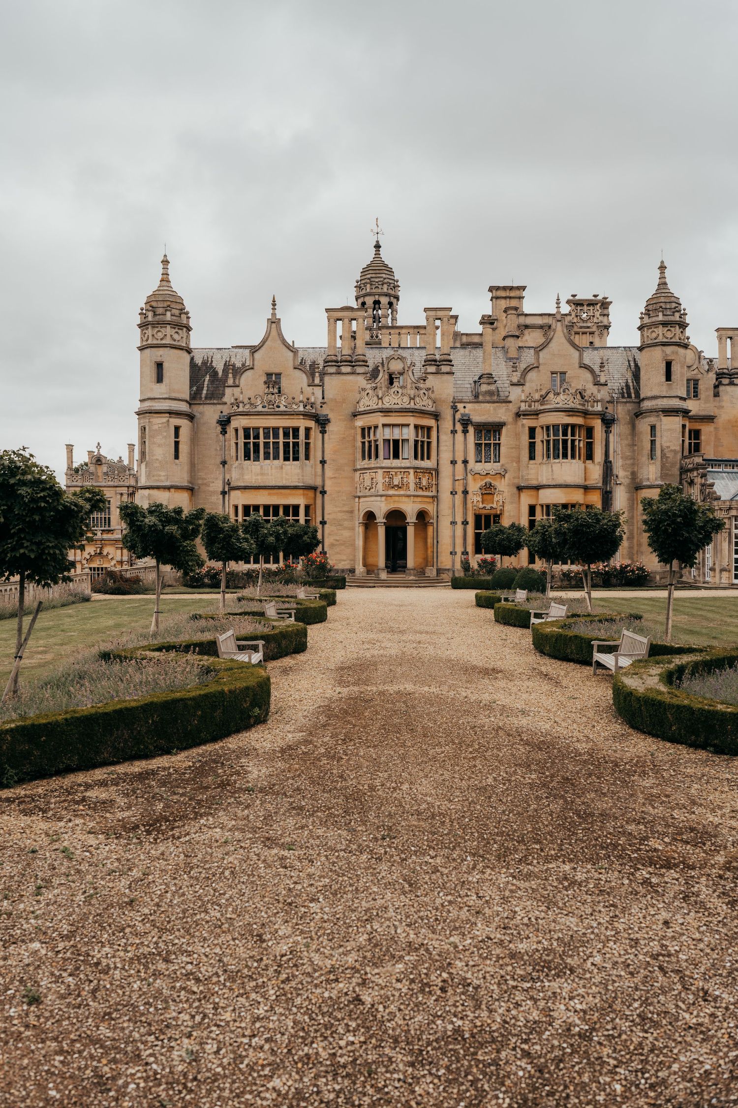 Harlaxton Manor wedding photographer. Harlaxton Manor wedding photographer. Halaxton Manor wedding.