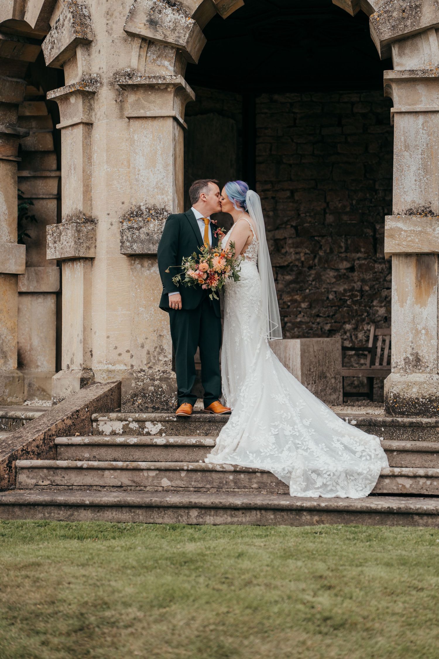 Harlaxton Manor wedding photographer. Harlaxton Manor wedding photographer. Halaxton Manor wedding.